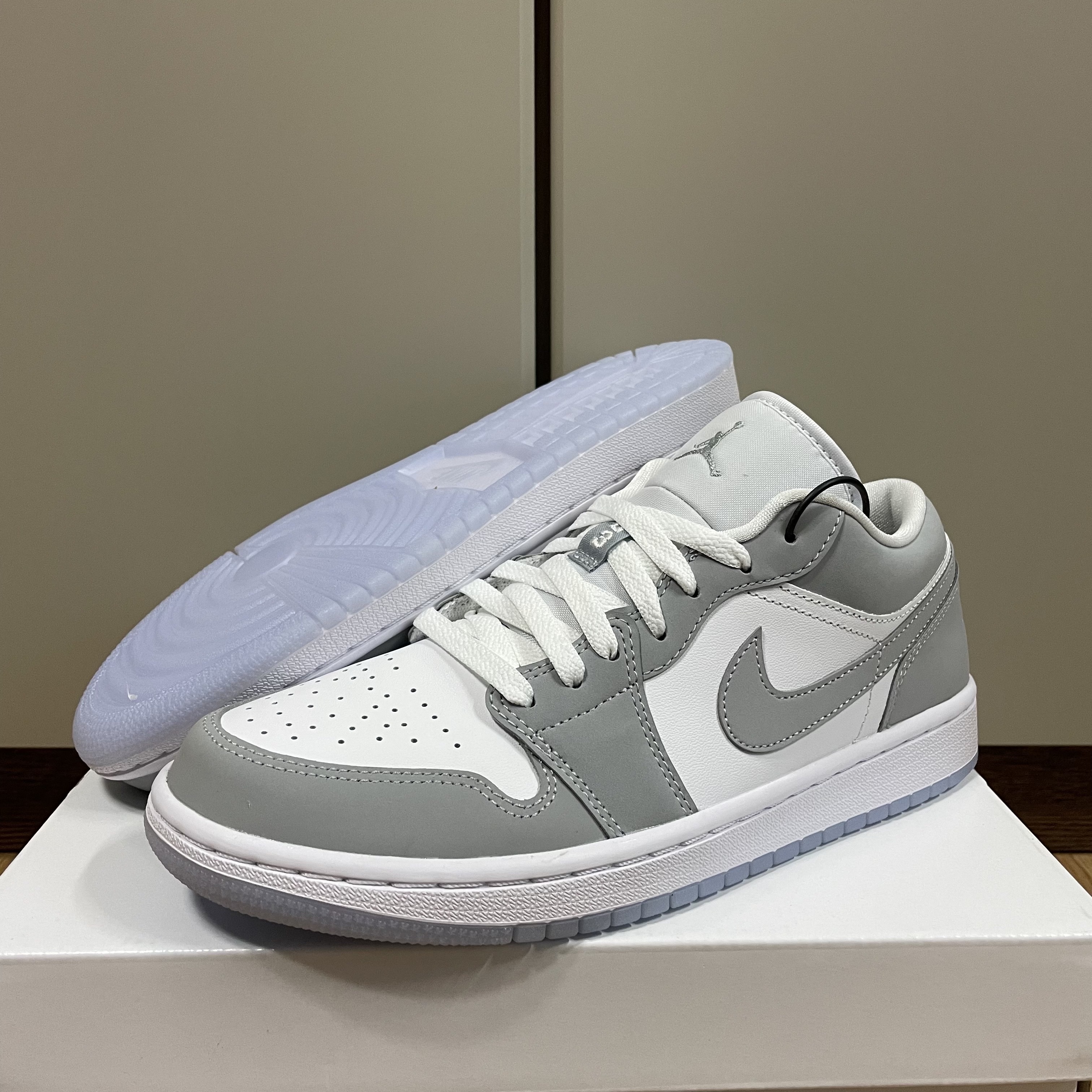 (W) Jordan 1 Low White Wolf Grey 착용 스타일