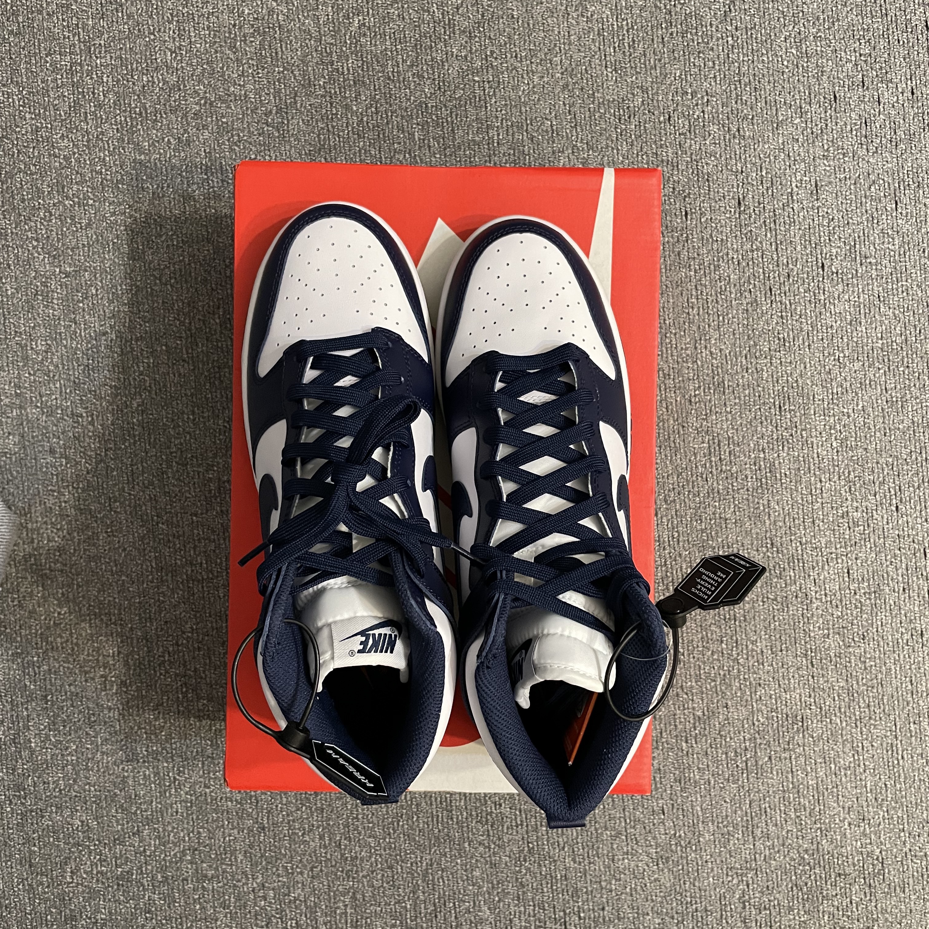 Nike Dunk High Retro Championship Navy 착용 스타일 - 2