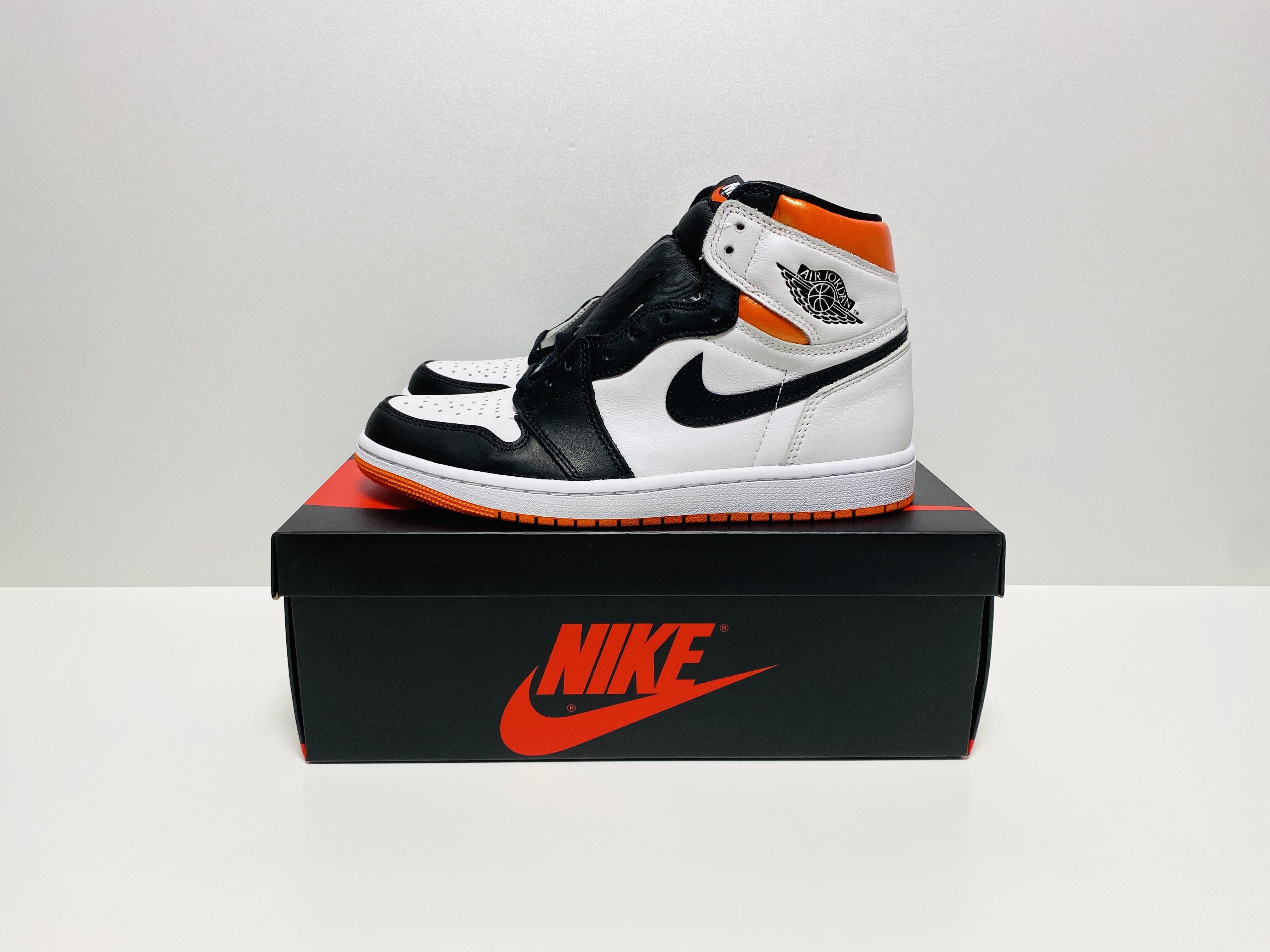 Jordan 1 Retro High OG Electro Orange 착용 스타일 - 1