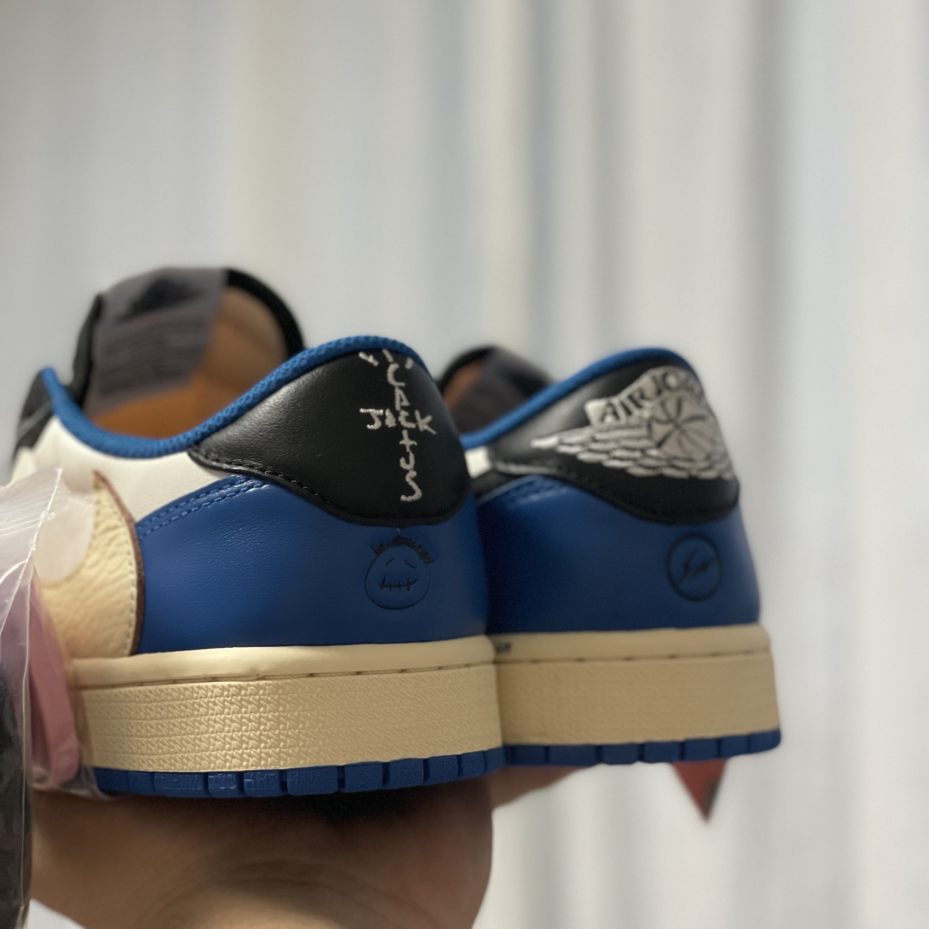 Jordan 1 x Travis Scott x Fragment Retro Low OG SP Military Blue 착용 스타일