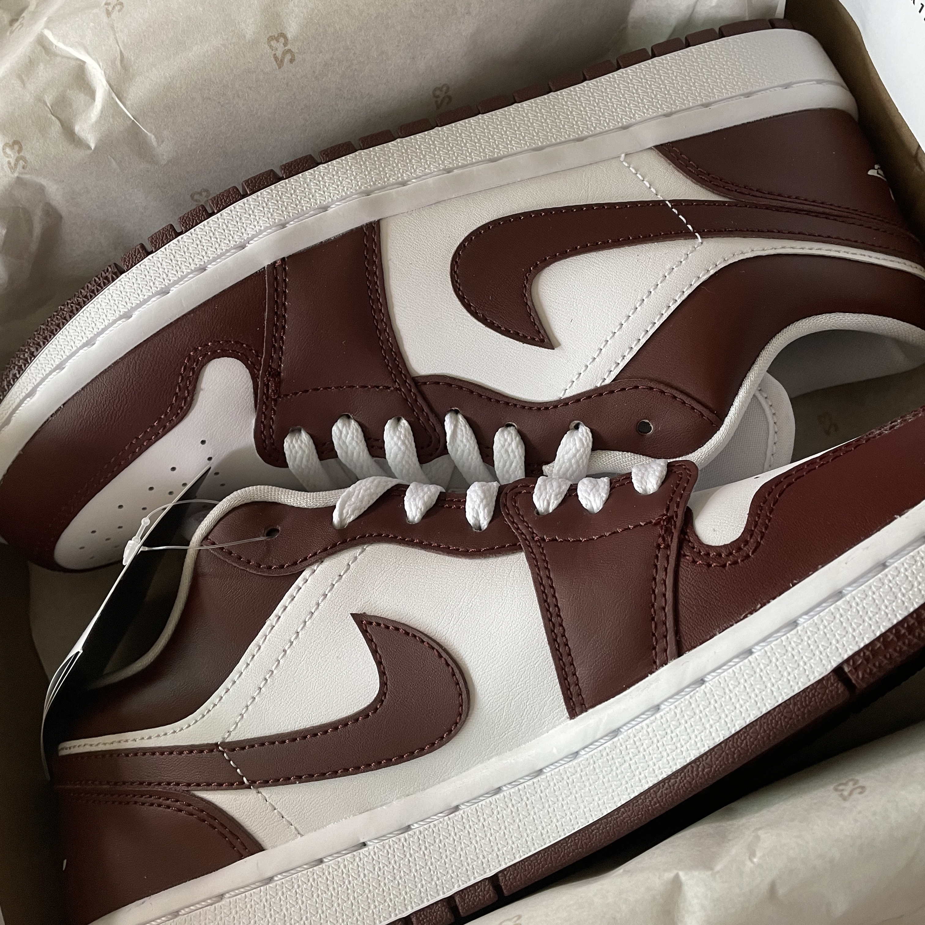 (W) Jordan 1 Low Bronze Eclipse 착용 스타일 - 1
