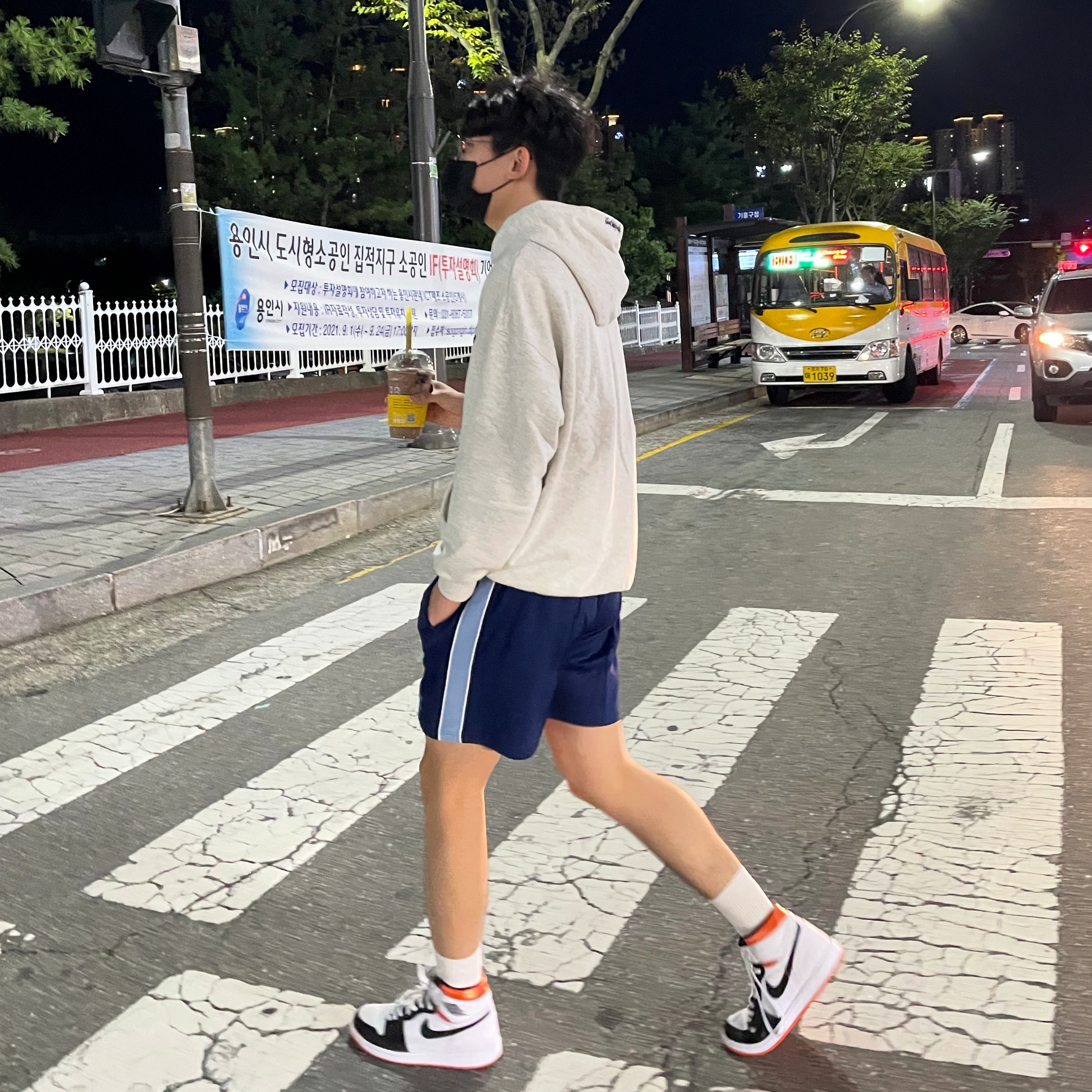 IAB Studio Track Shorts Navy - 21SS, Jordan 1 Retro High OG Electro Orange 착용 스타일