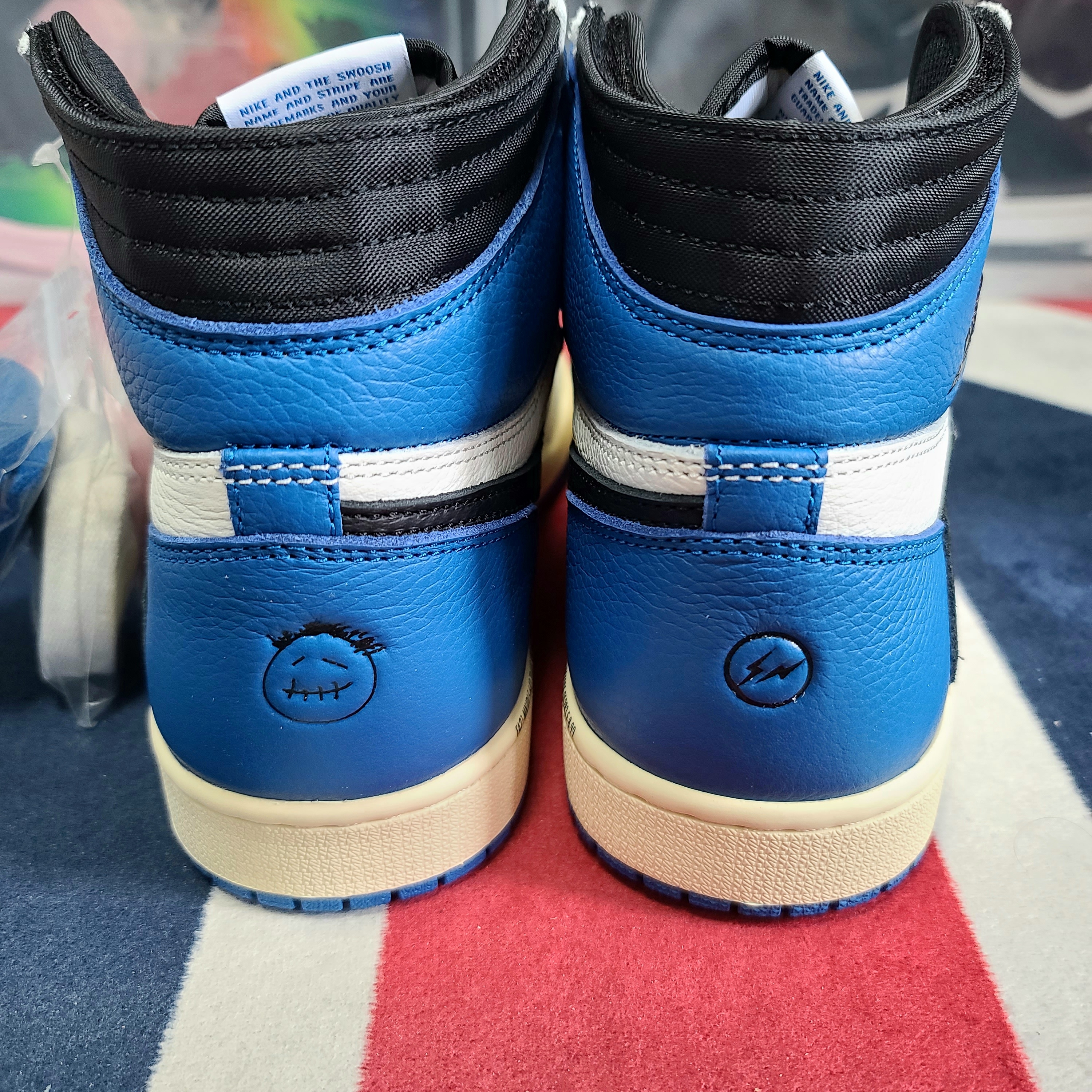 Jordan 1 x Travis Scott x Fragment Retro High OG SP Military Blue 착용 스타일 - 5