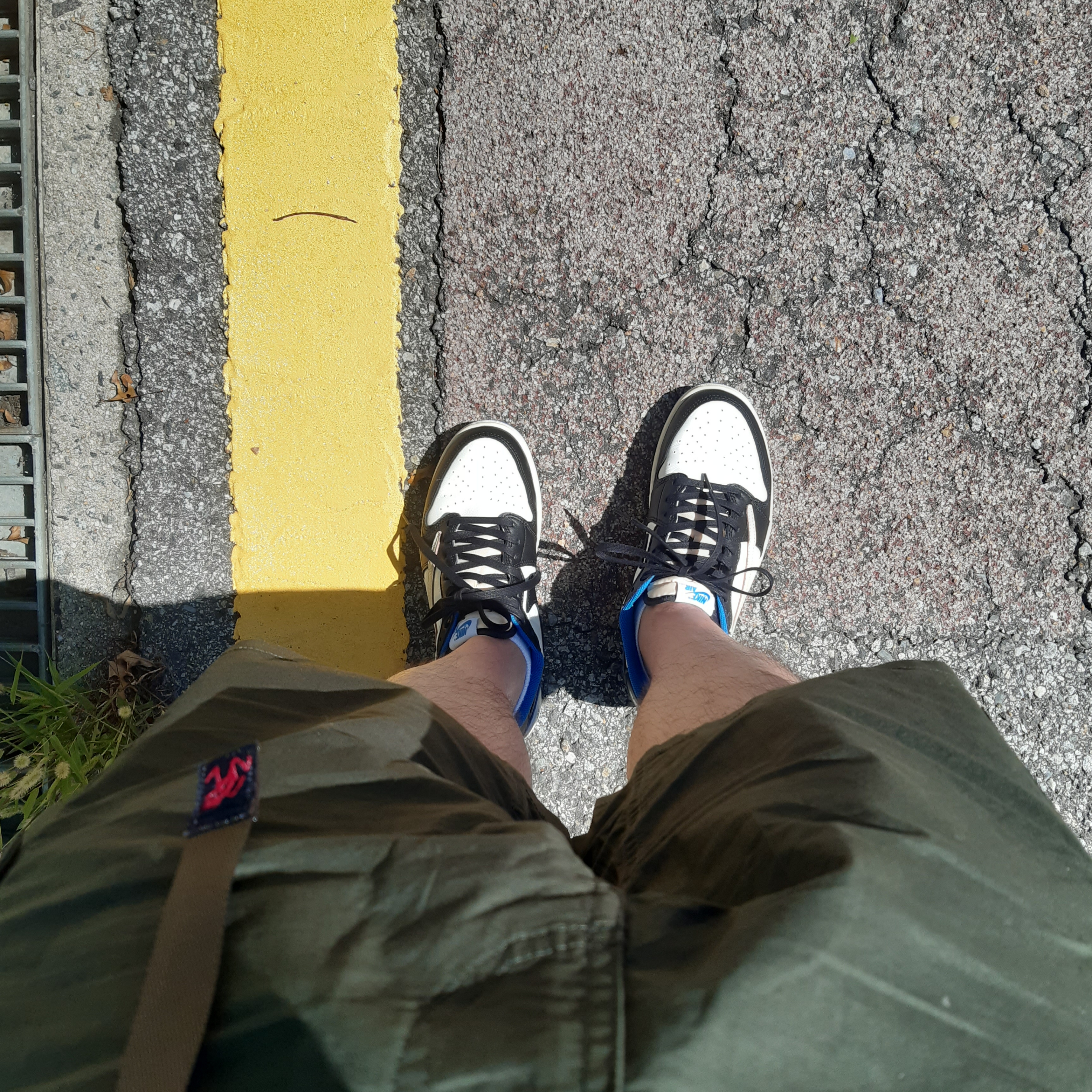 Jordan 1 x Travis Scott x Fragment Retro Low OG SP Military Blue 착용 스타일