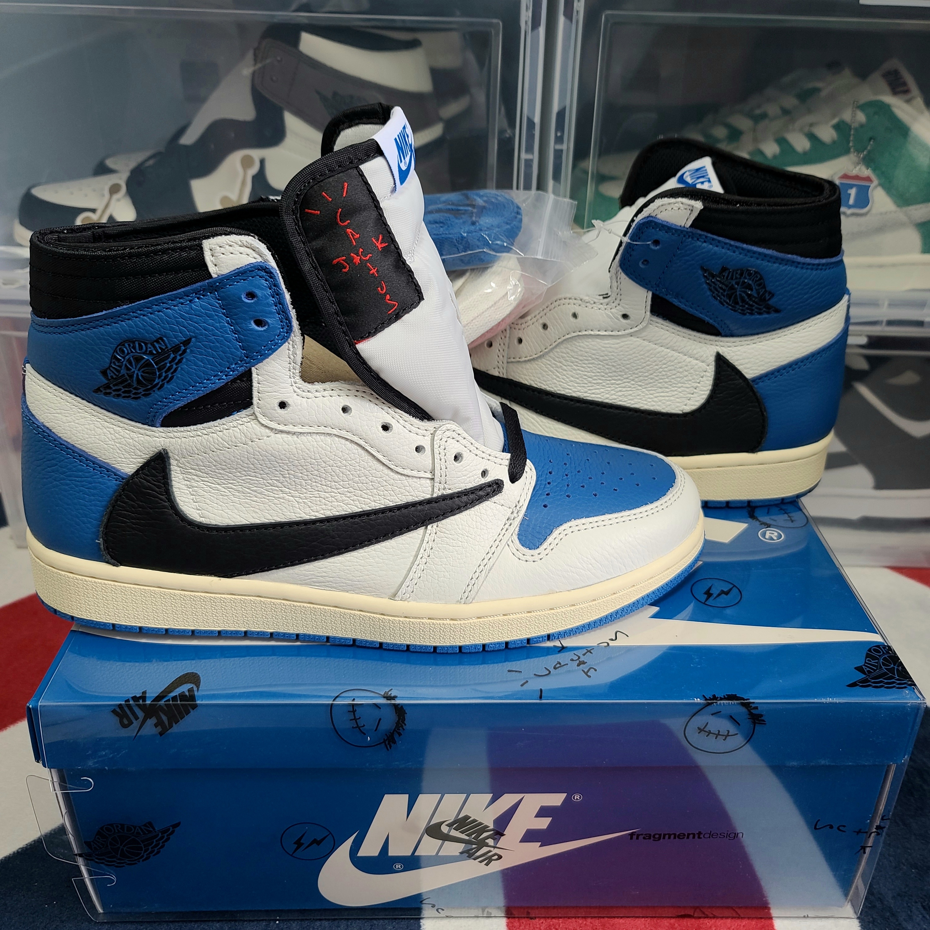 Jordan 1 x Travis Scott x Fragment Retro High OG SP Military Blue 착용 스타일 - 2