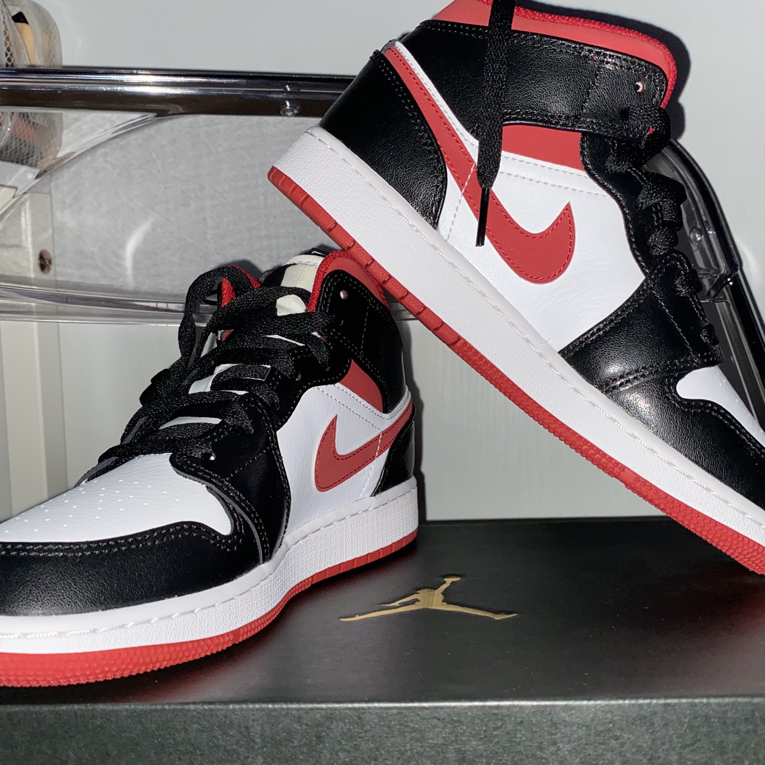 (GS) Jordan 1 Mid Gym Red Black White 착용 스타일
