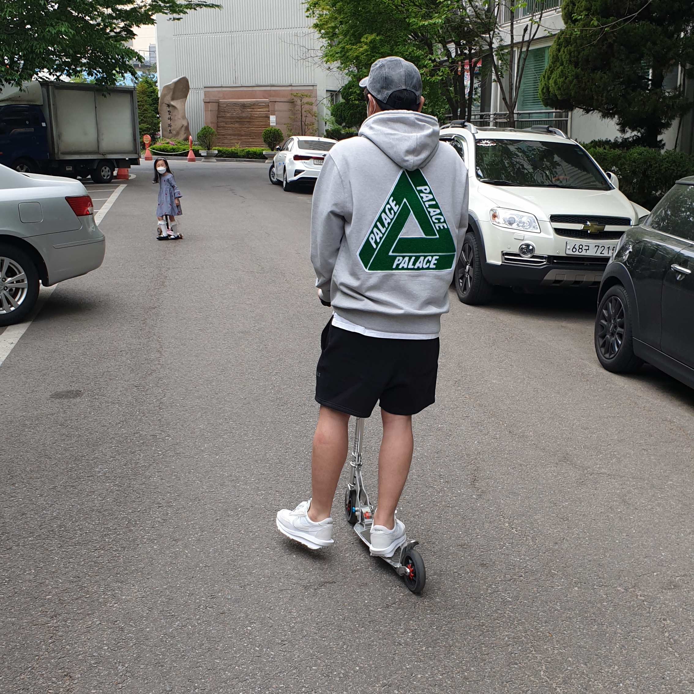 Nike x Sacai LDWaffle White Nylon, Essentials Sweatshorts Black 2020 착용 스타일