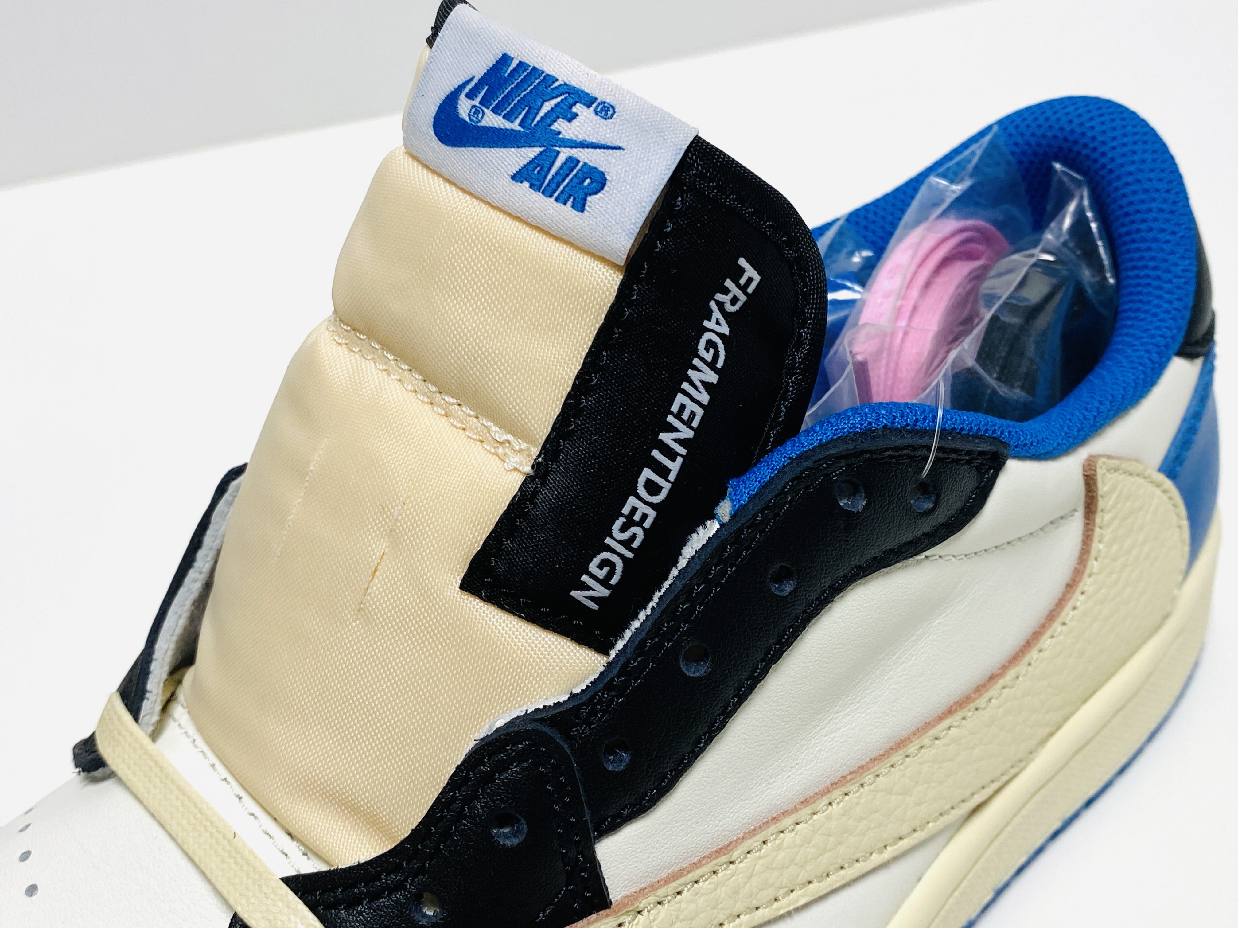 Jordan 1 x Travis Scott x Fragment Retro Low OG SP Military Blue 착용 스타일 - 4
