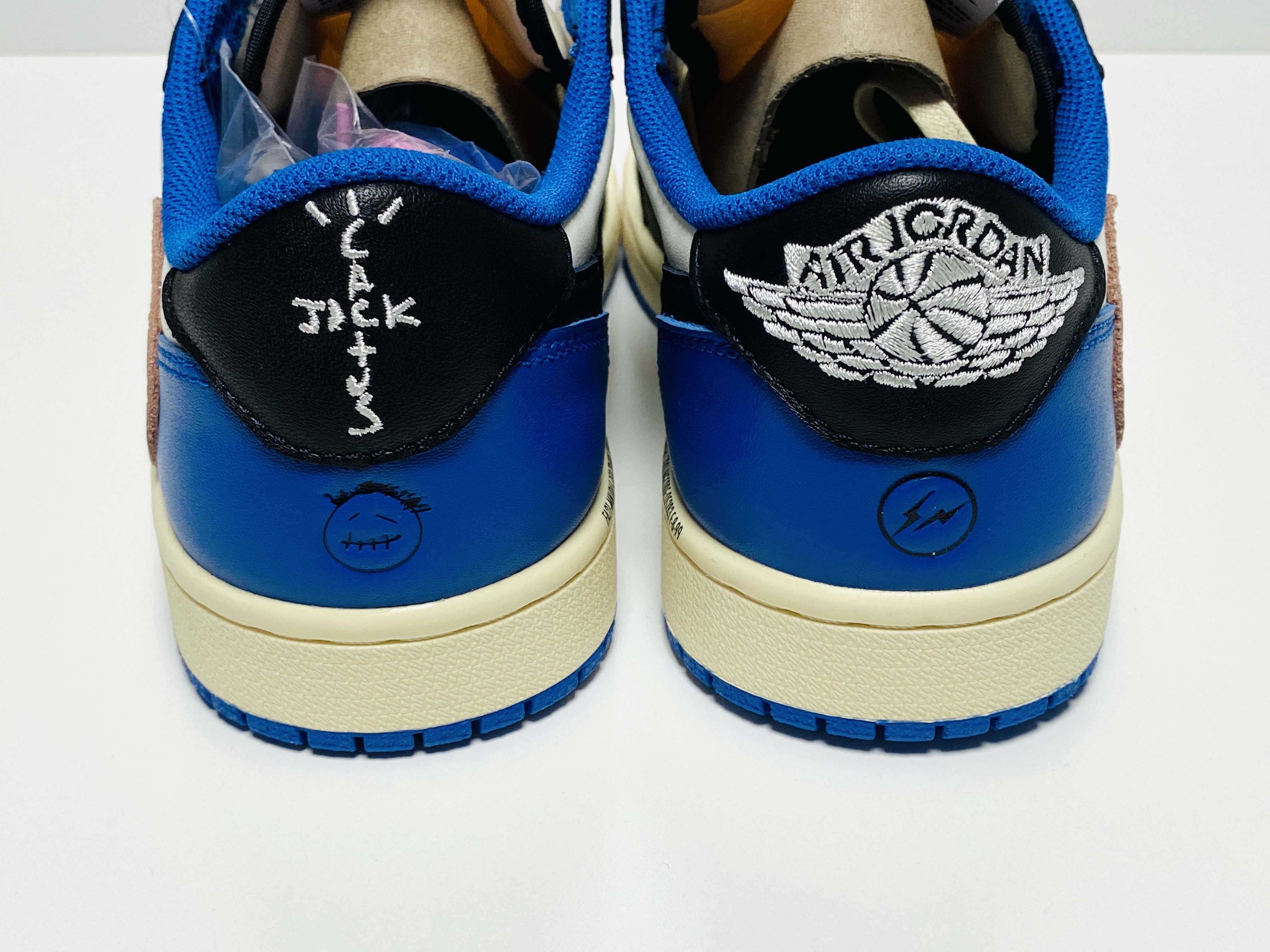 Jordan 1 x Travis Scott x Fragment Retro Low OG SP Military Blue 착용 스타일 - 5