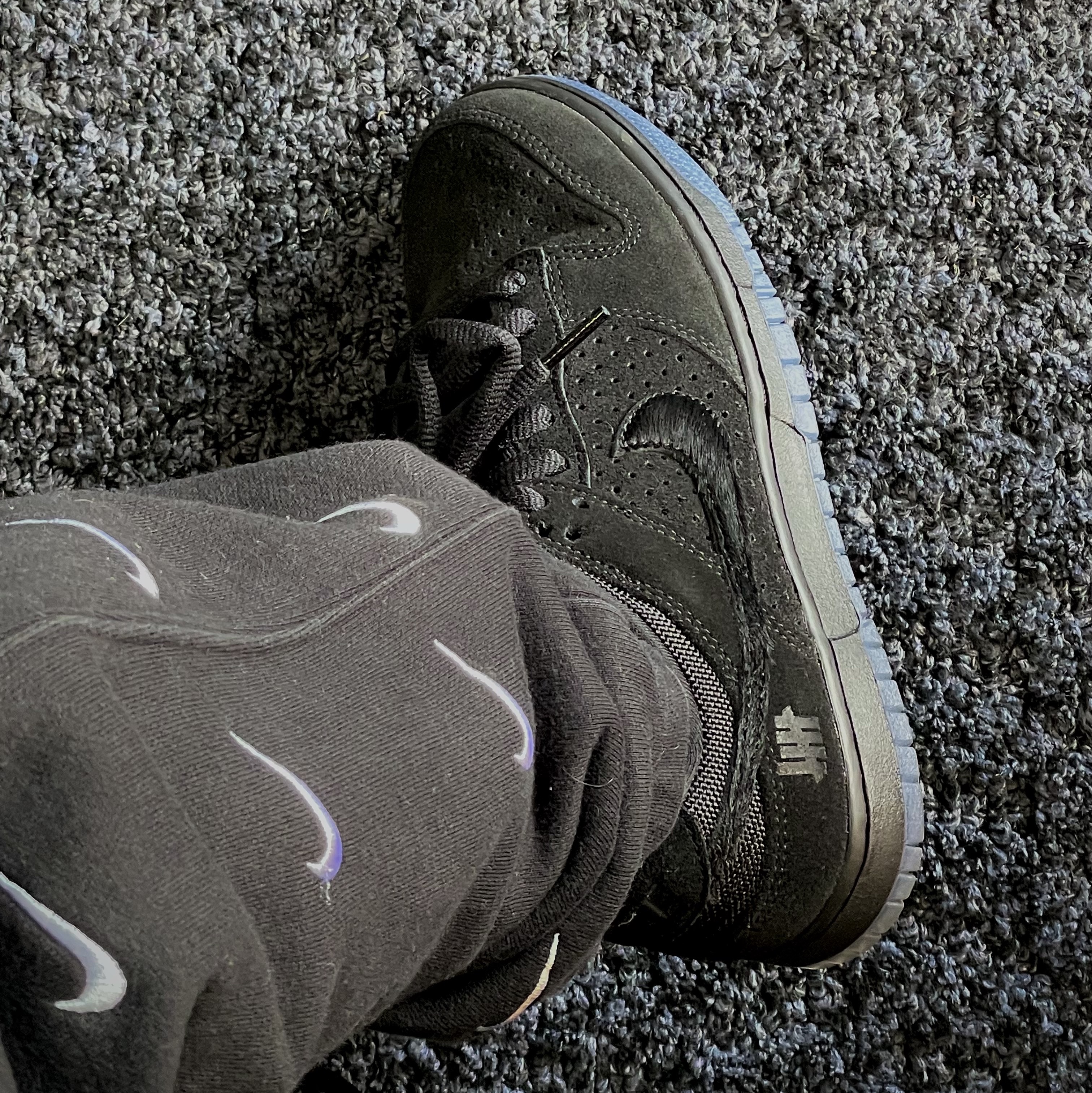 Nike x Undefeated Dunk Low SP 5 On It Black 착용 스타일
