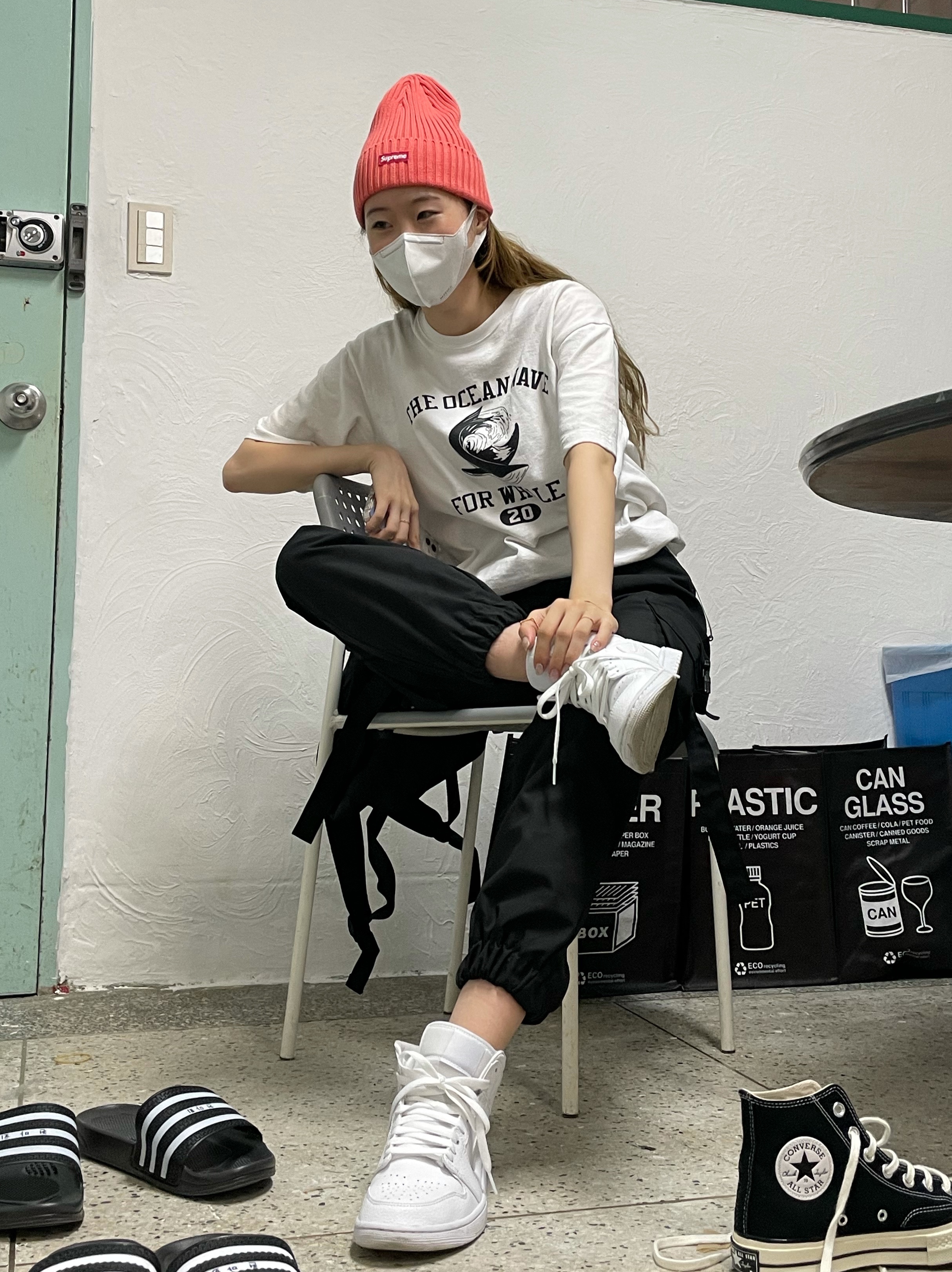 Jordan 1 Mid Triple White, Supreme Overdyed Beanie Blue - 21SS 착용 스타일