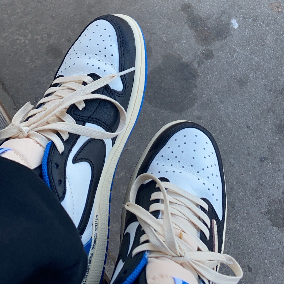Jordan 1 x Travis Scott x Fragment Retro Low OG SP Military Blue 착용 스타일 - 2
