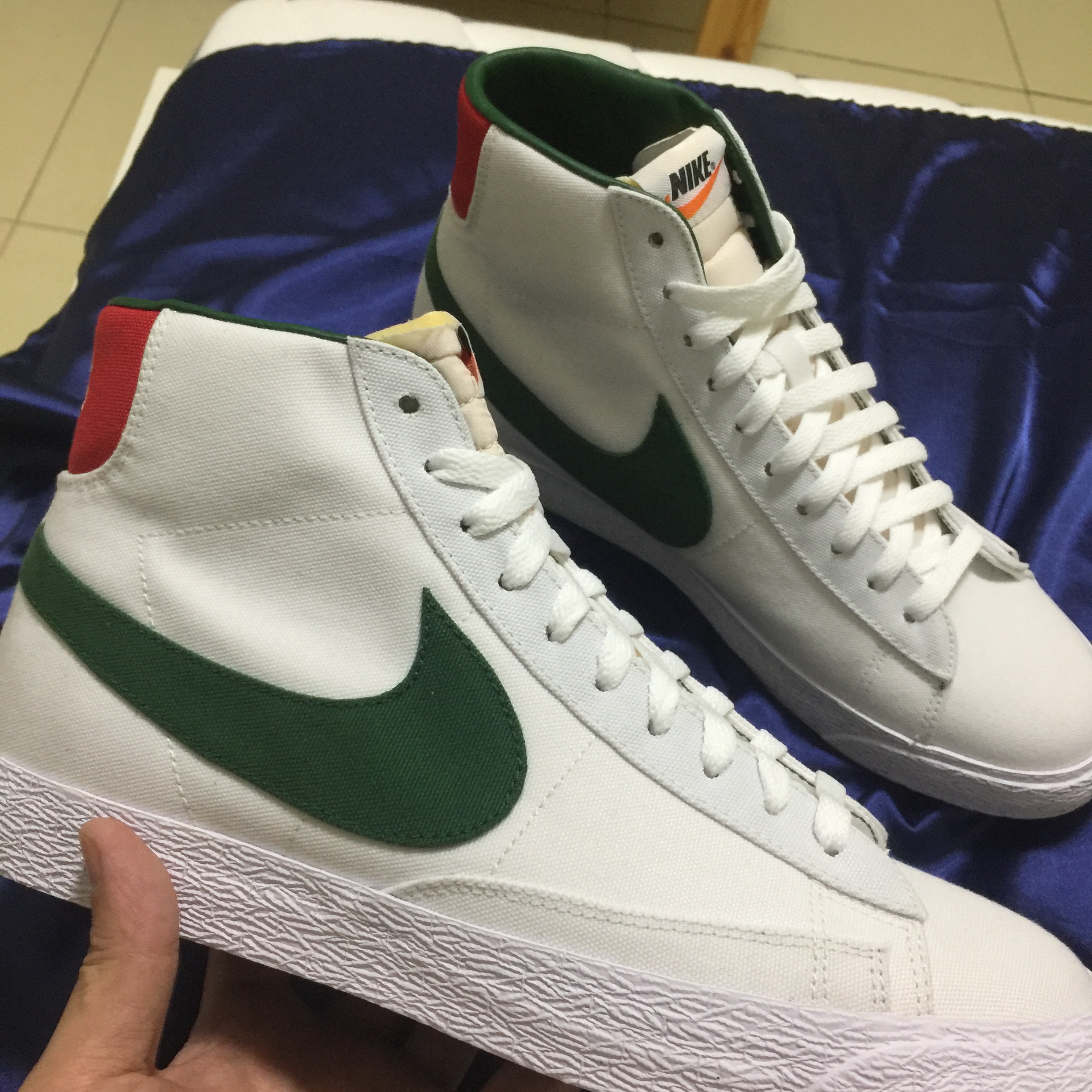 Nike Blazer Mid '77 Vintage White Black 착용 스타일 - 2