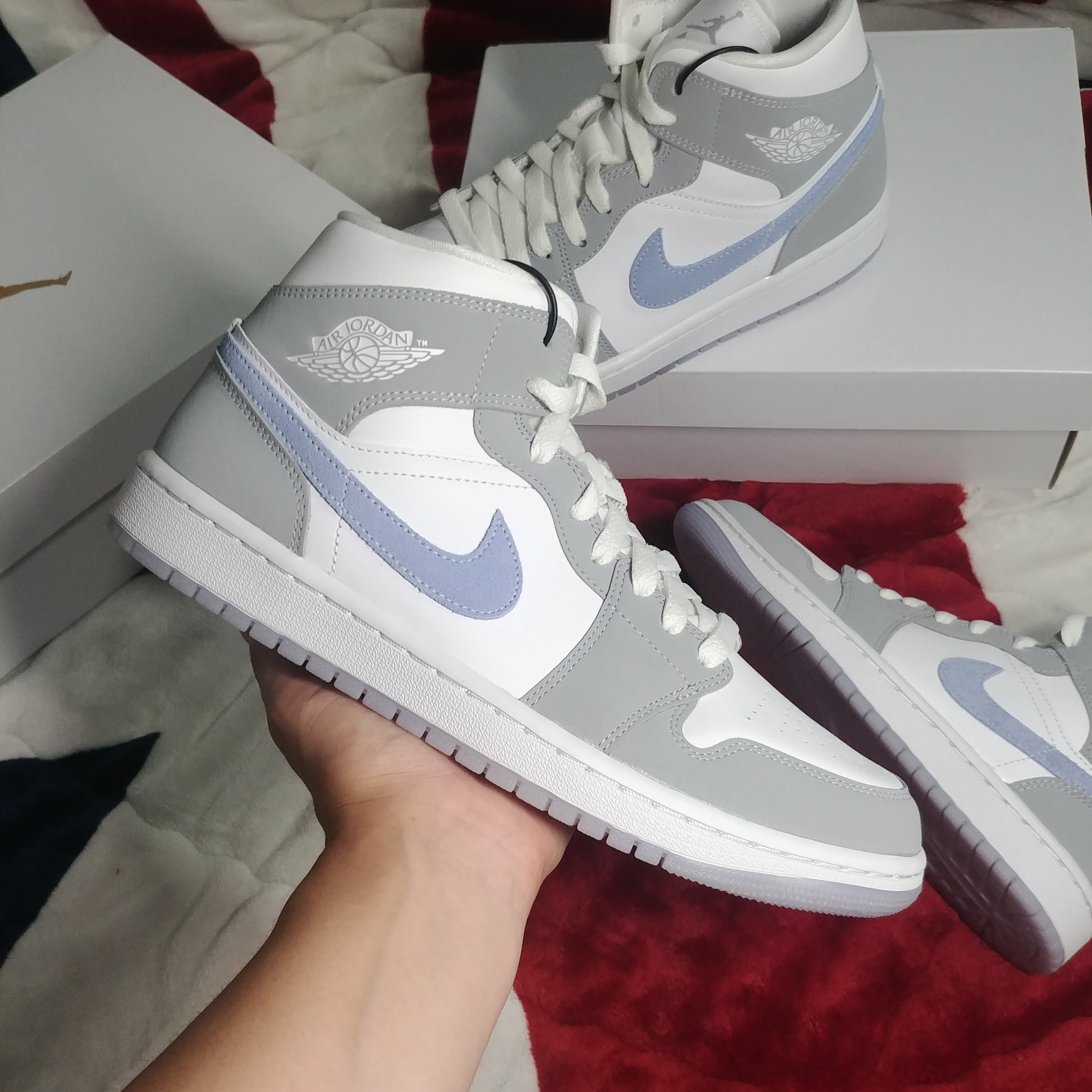 (W) Jordan 1 Mid Wolf Grey, Jordan 1 Mid Light Smoke Grey 착용 스타일 - 2