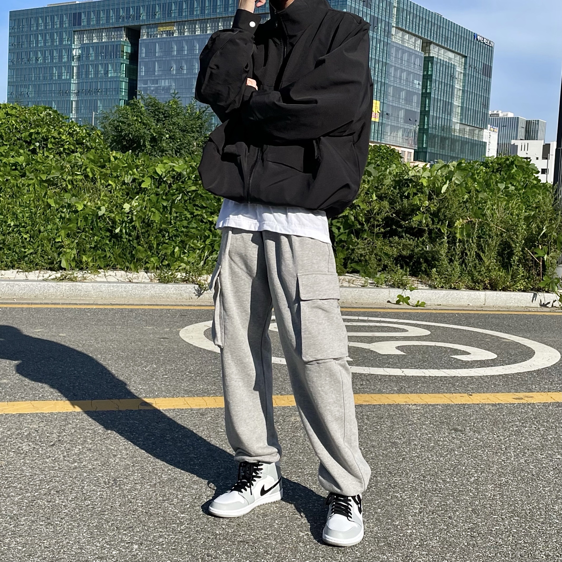 Jordan 1 Mid Light Smoke Grey 착용 스타일 - 3
