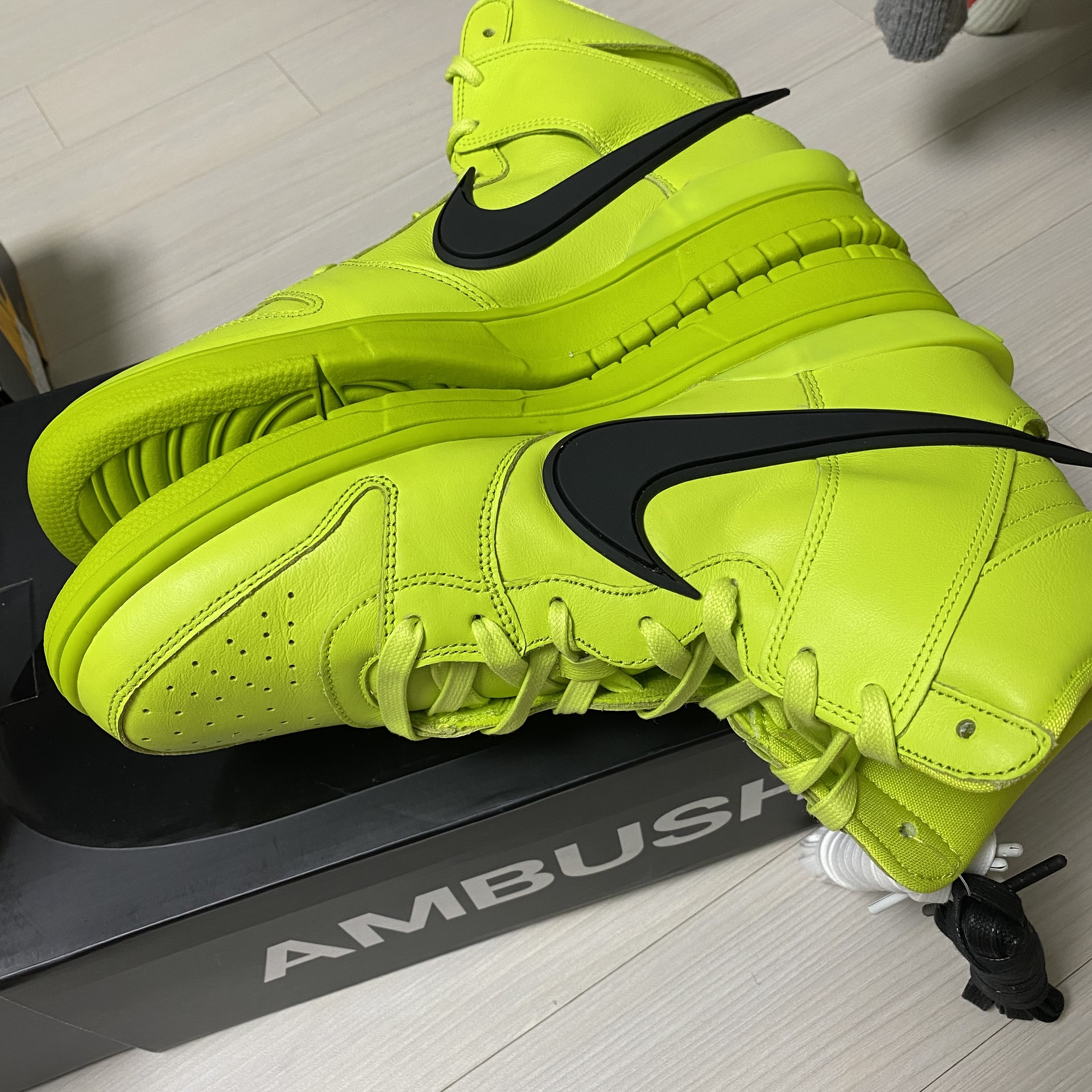 Nike x Ambush Dunk High Flash Lime 착용 스타일 - 2