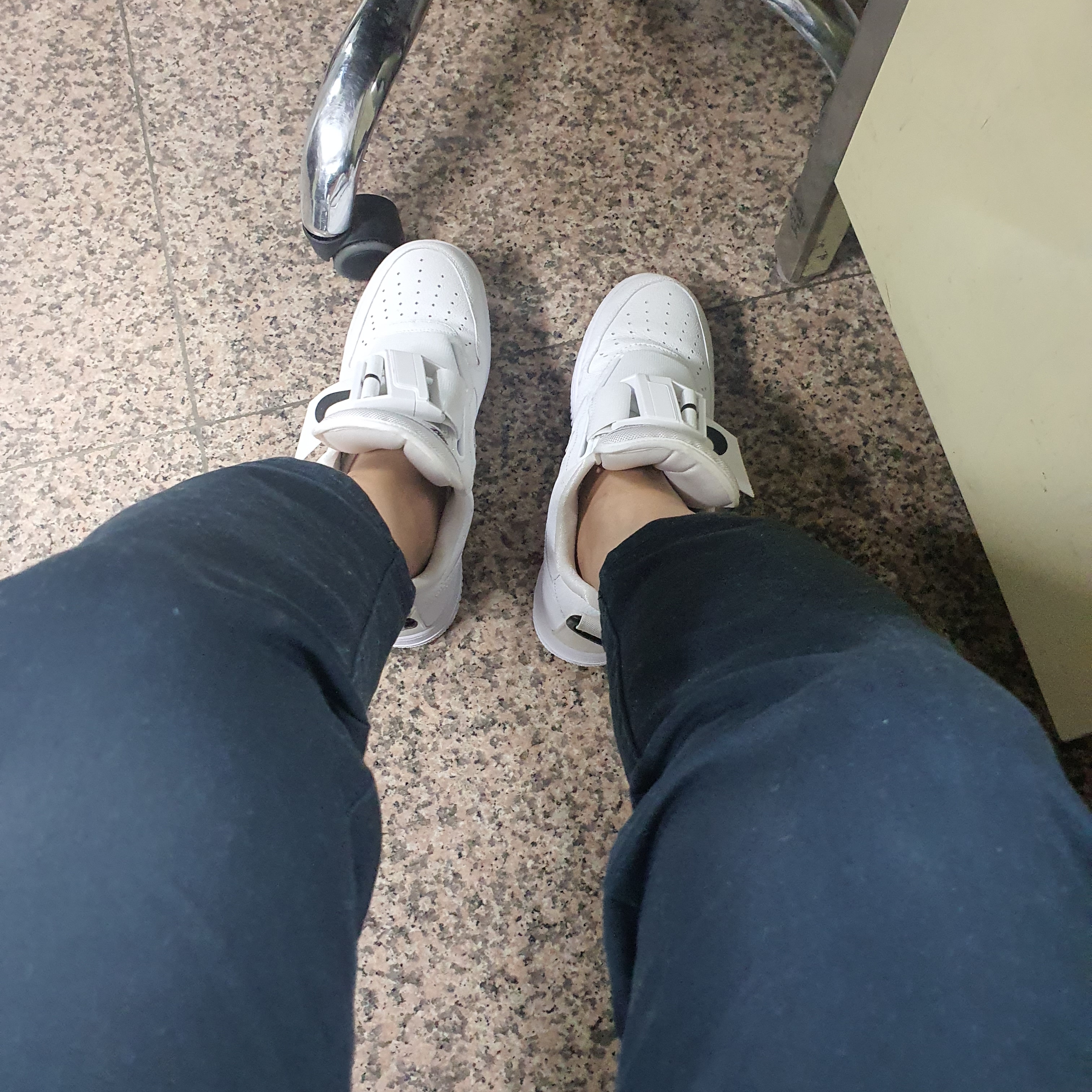 Nike Air Force 1 Utility White Black White Sole 착용 스타일 - 2