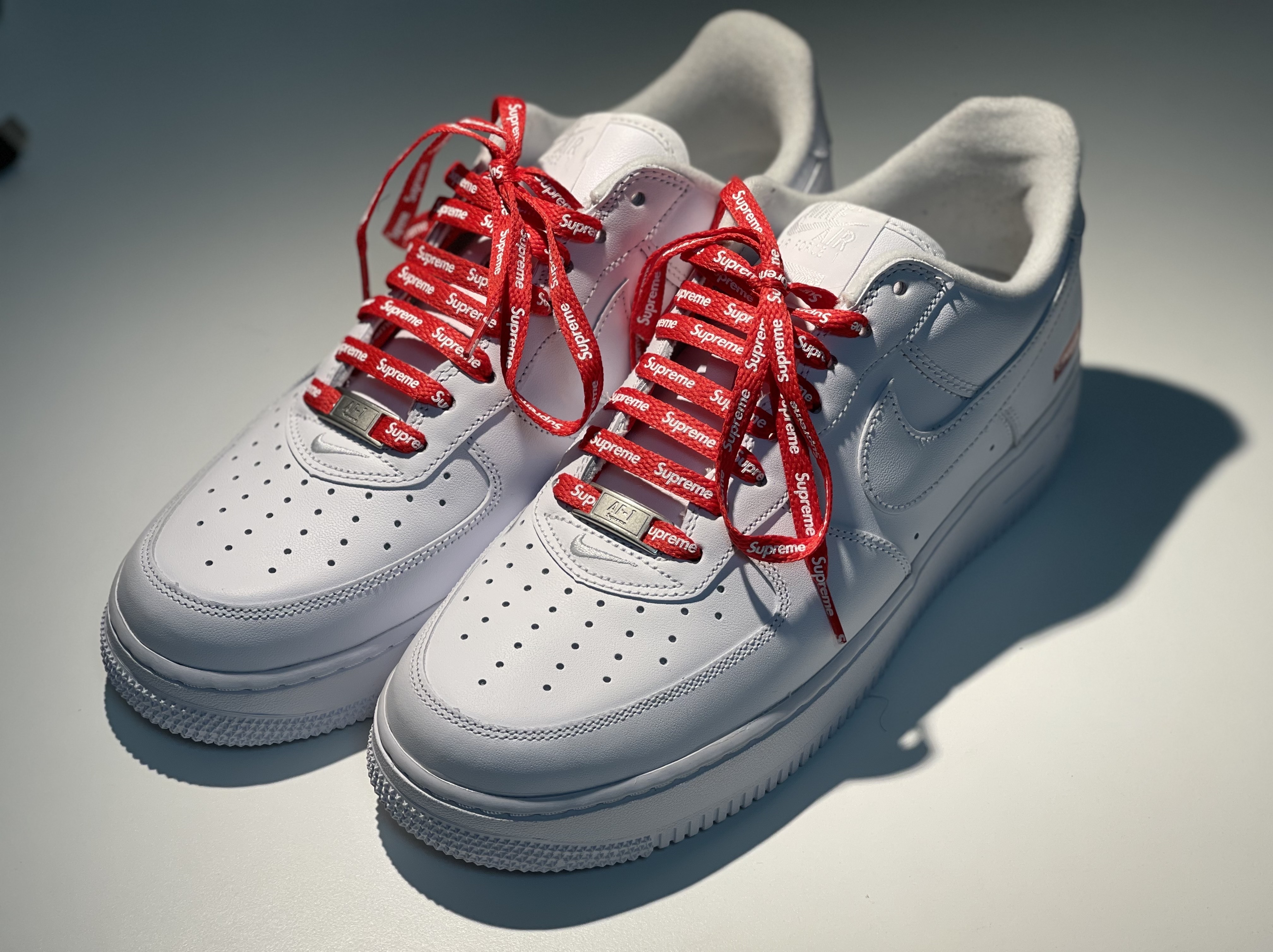 Nike x Supreme Air Force 1 Low White 착용 스타일 - 1