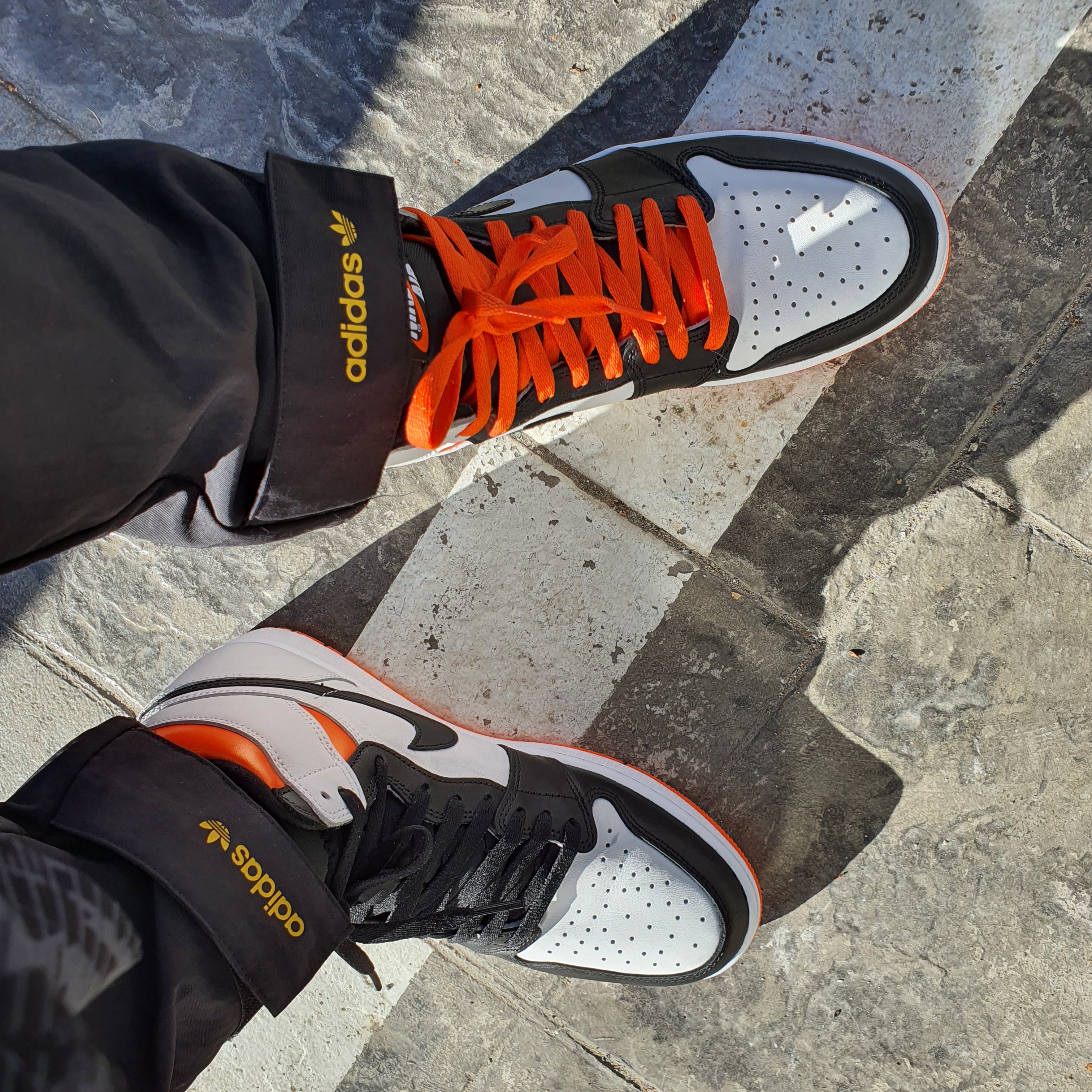 Jordan 1 Retro High OG Electro Orange 착용 스타일