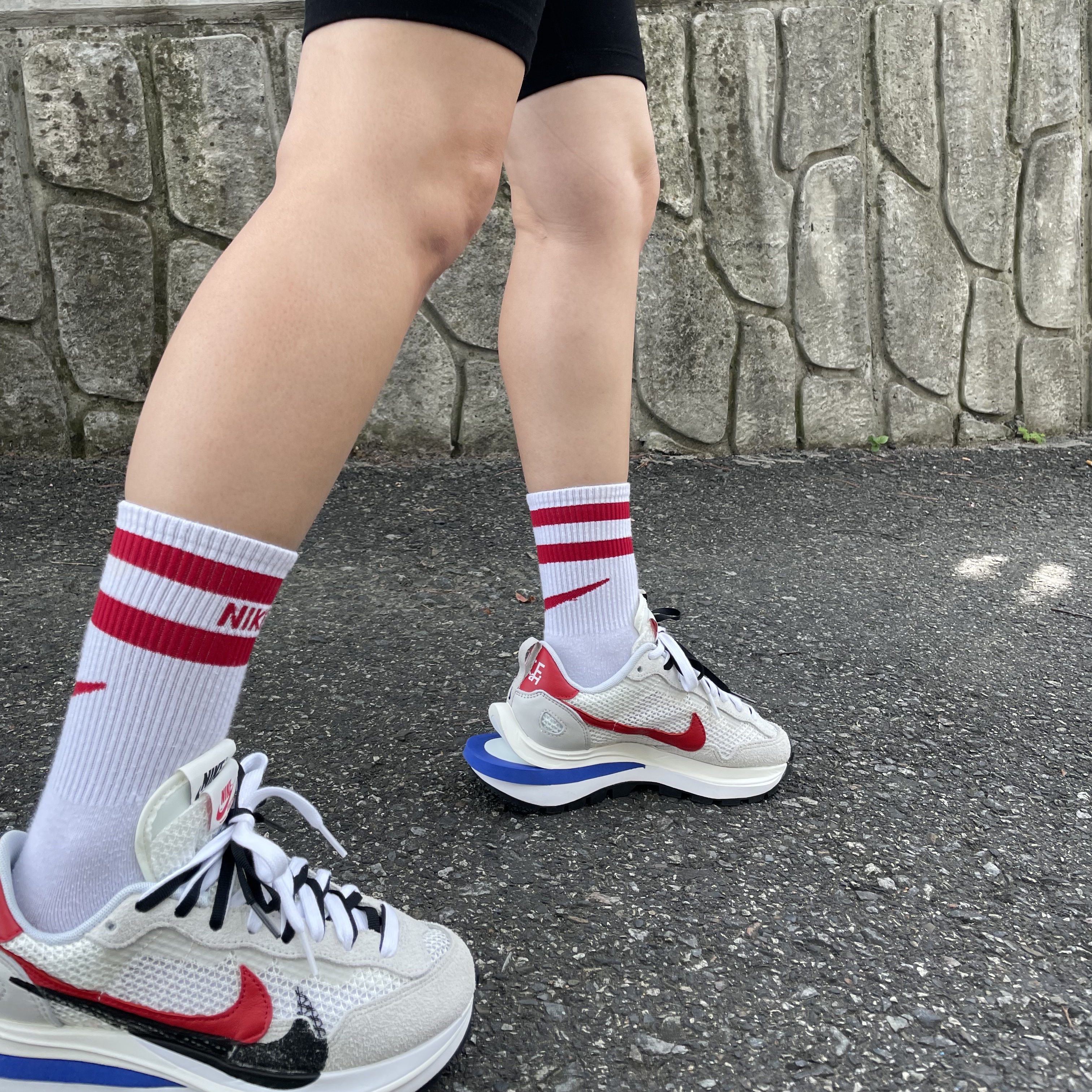 Nike x Sacai VaporWaffle Royal Fuchsia 착용 스타일