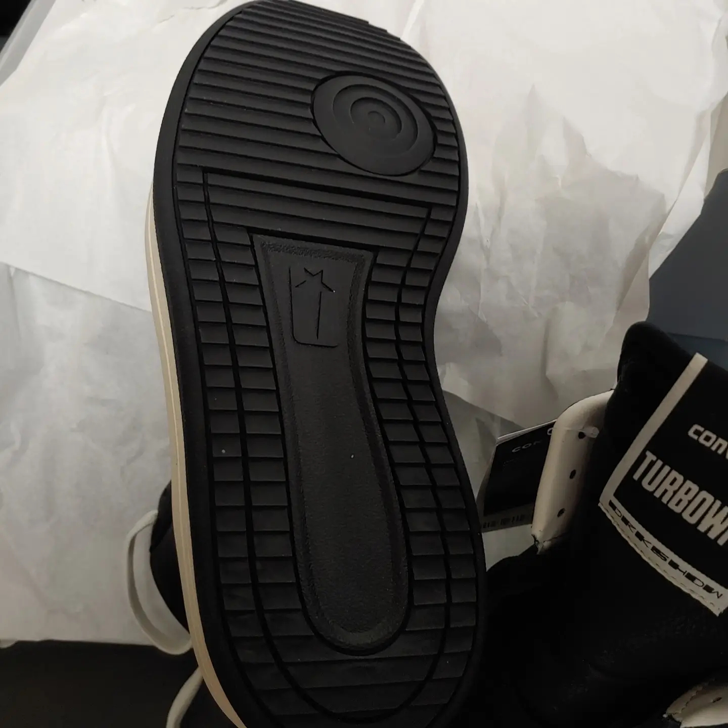 Converse x Drkshdw Turbowpn Black 착용 스타일 - 3