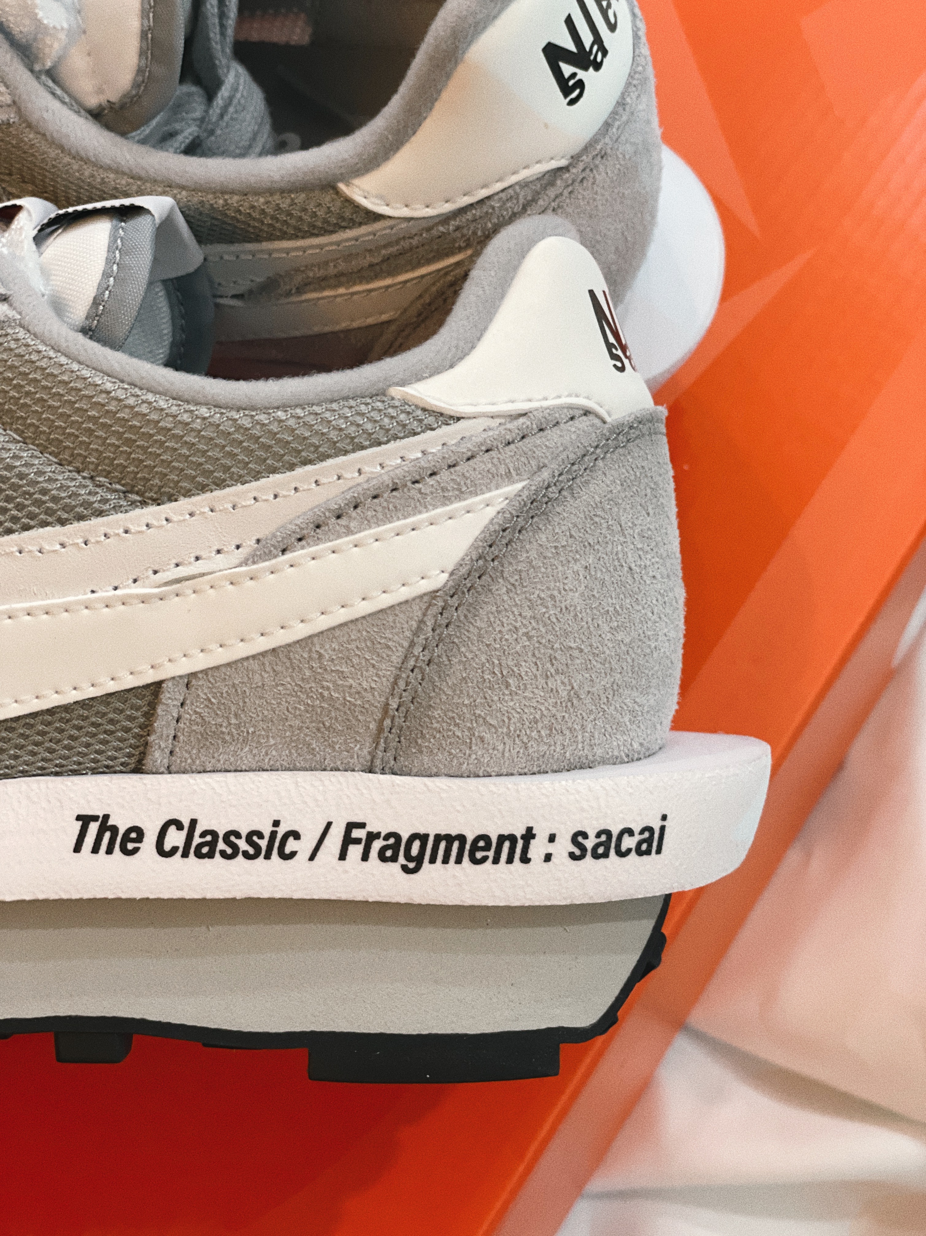 Nike x Sacai x Fragment LDWaffle Light Smoke Grey 착용 스타일 - 3