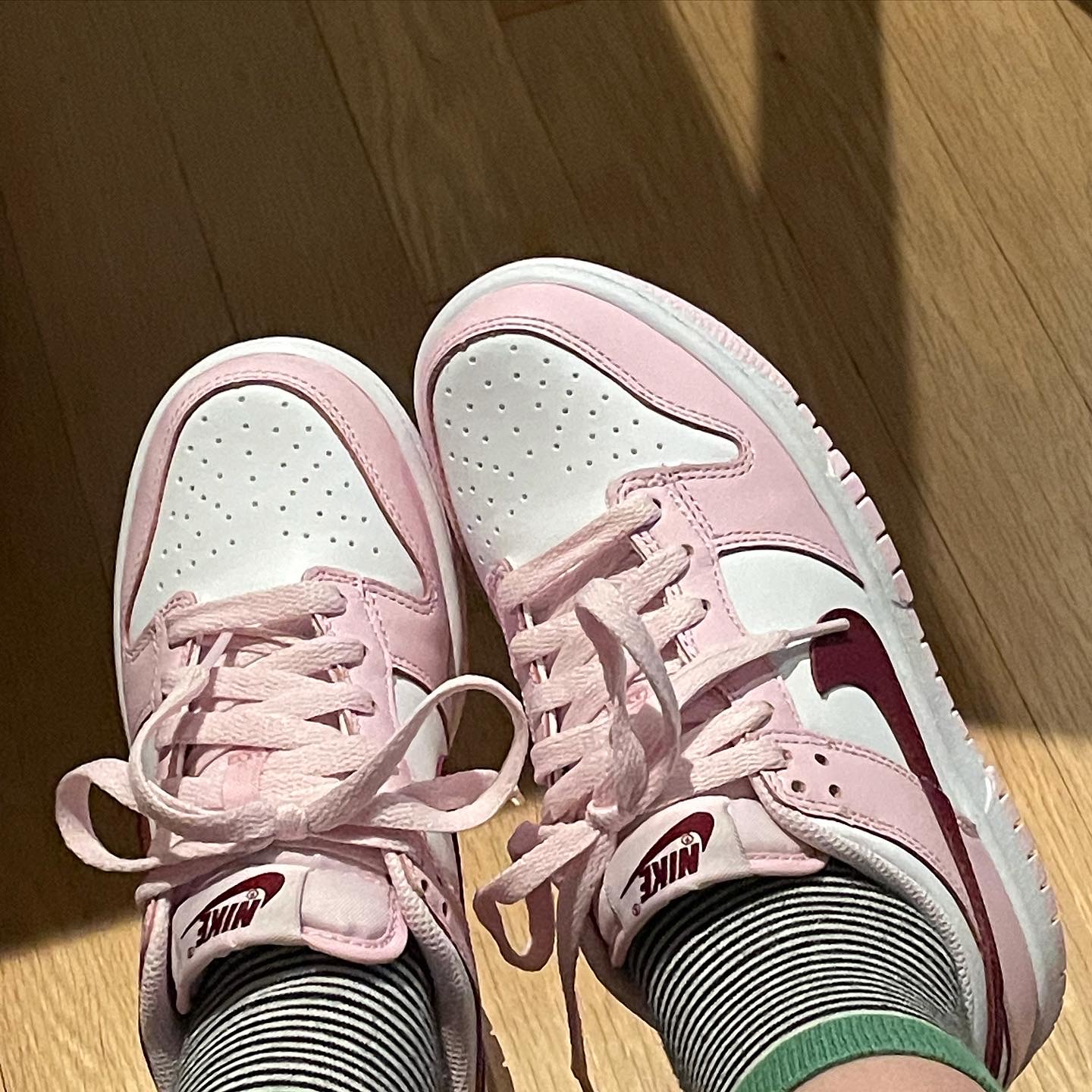 (GS) Nike Dunk Low Pink Foam 착용 스타일 - 1