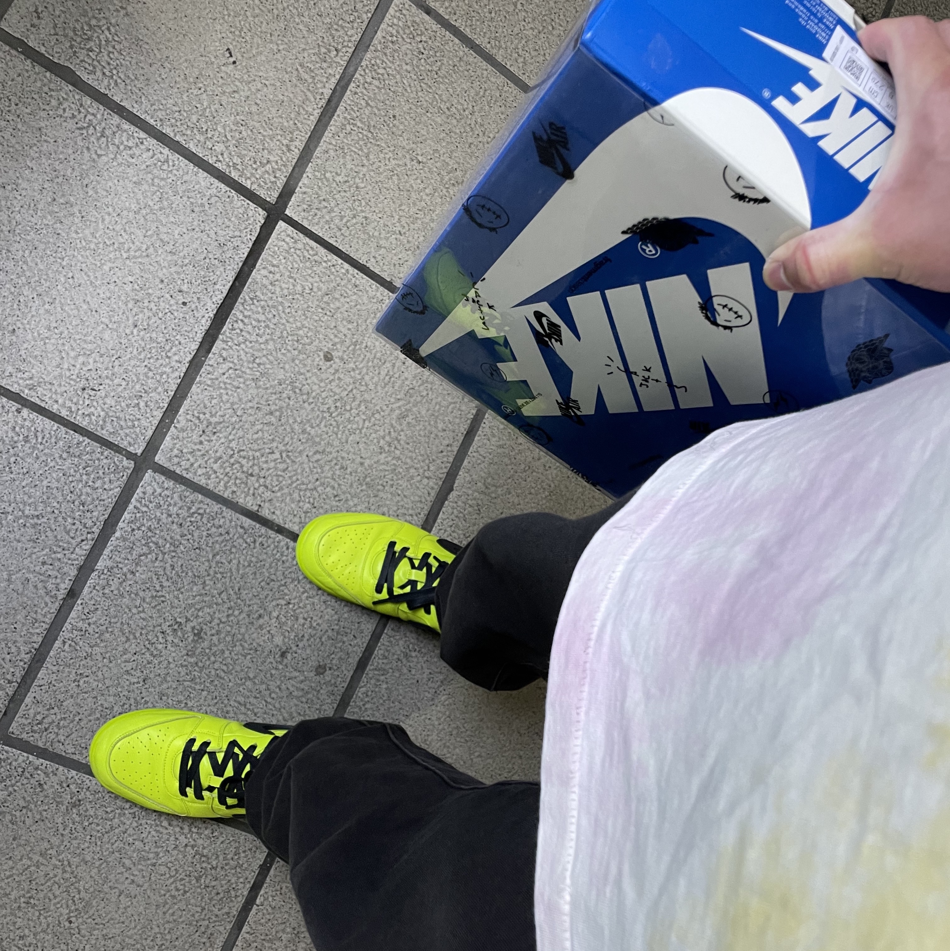 Nike x Ambush Dunk High Flash Lime, Jordan 1 x Travis Scott x Fragment Retro High OG SP Military Blue 착용 스타일 - 2