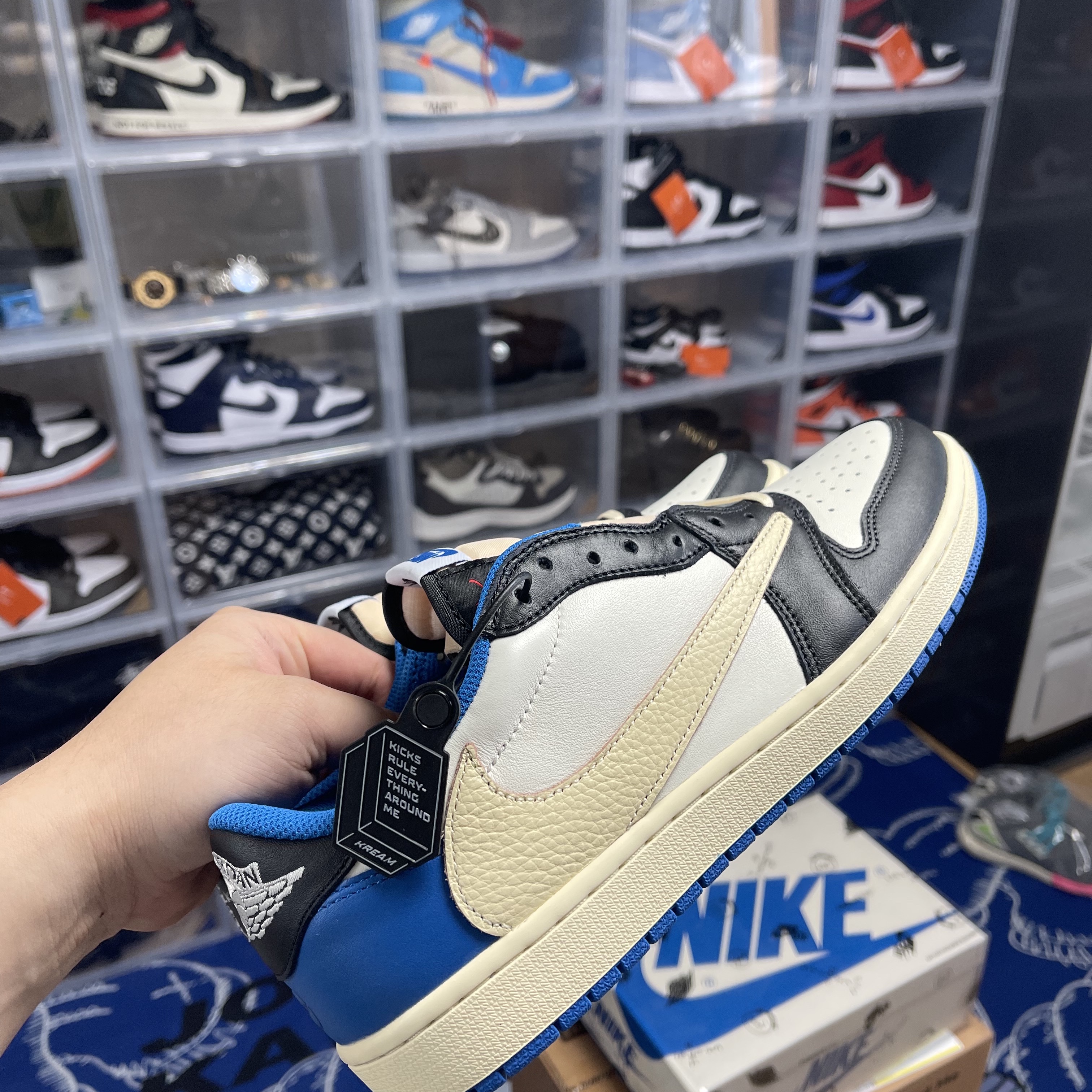 Jordan 1 x Travis Scott x Fragment Retro Low OG SP Military Blue 착용 스타일