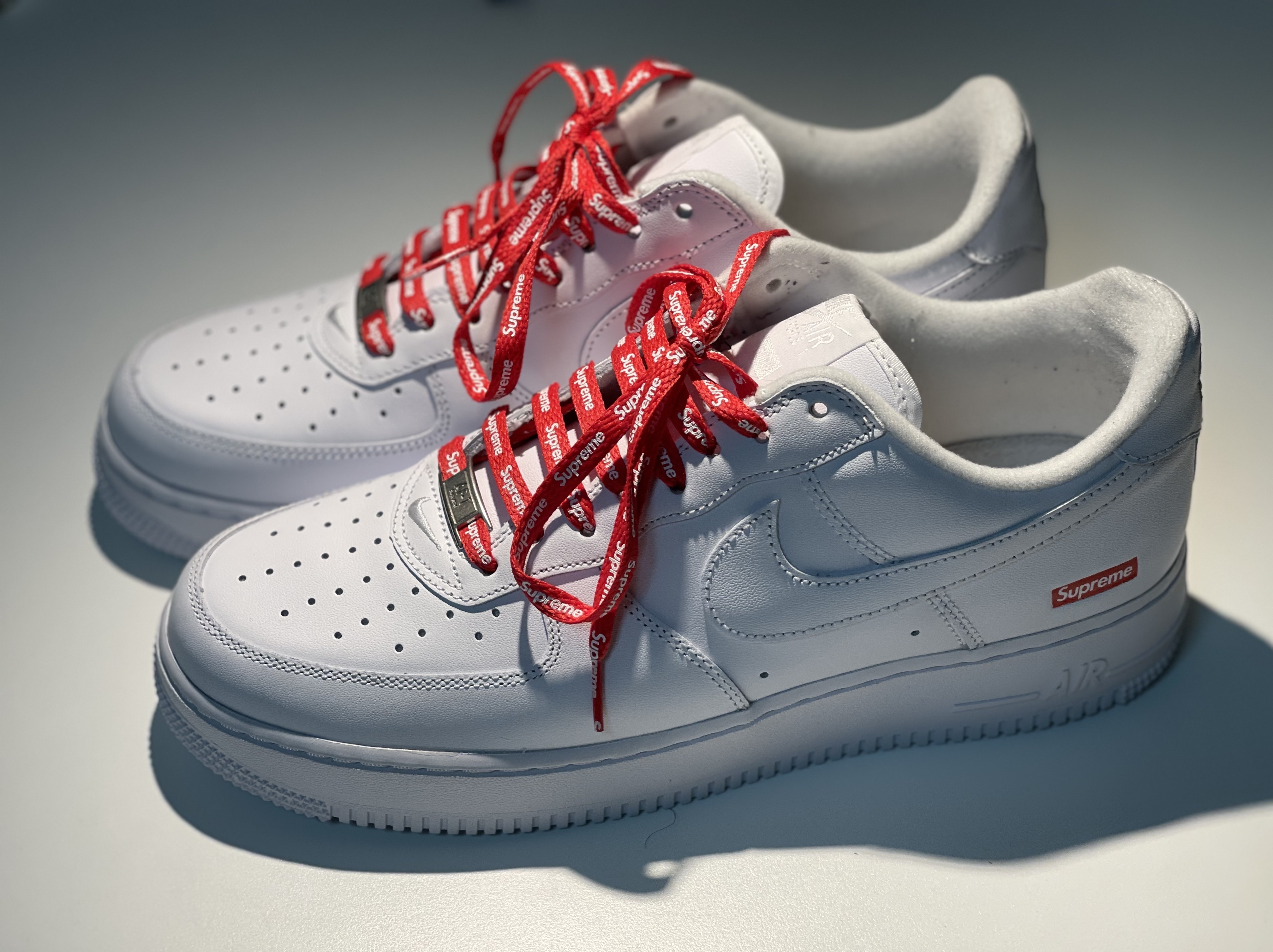 Nike x Supreme Air Force 1 Low White 착용 스타일 - 2