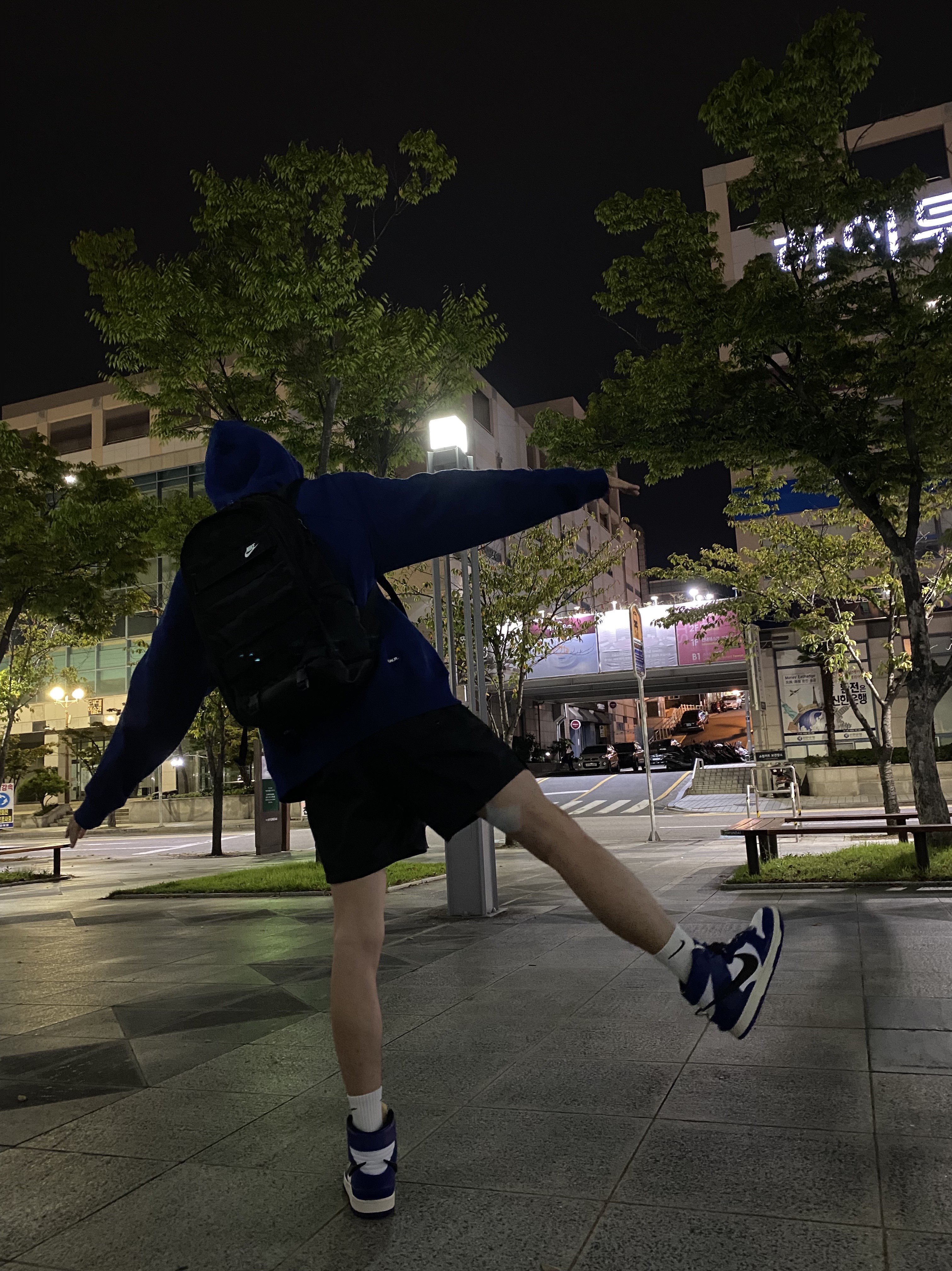 Nike x Ambush Dunk High Deep Royal Blue, Nike x Drake Nocta Cardinal Stock Essential Hoodie Navy - US/EU 착용 스타일 - 2