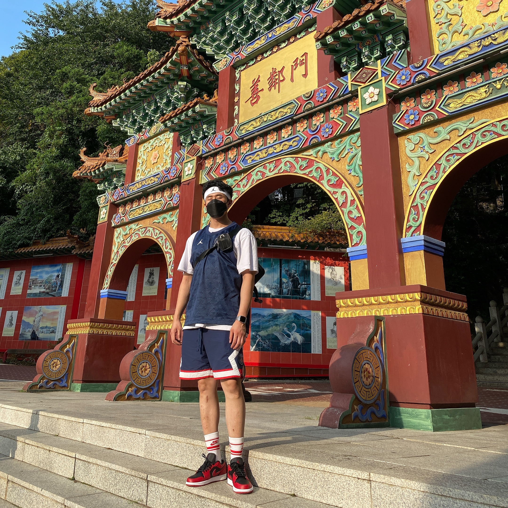 Jordan 1 Low Varsity Red 착용 스타일 - 3