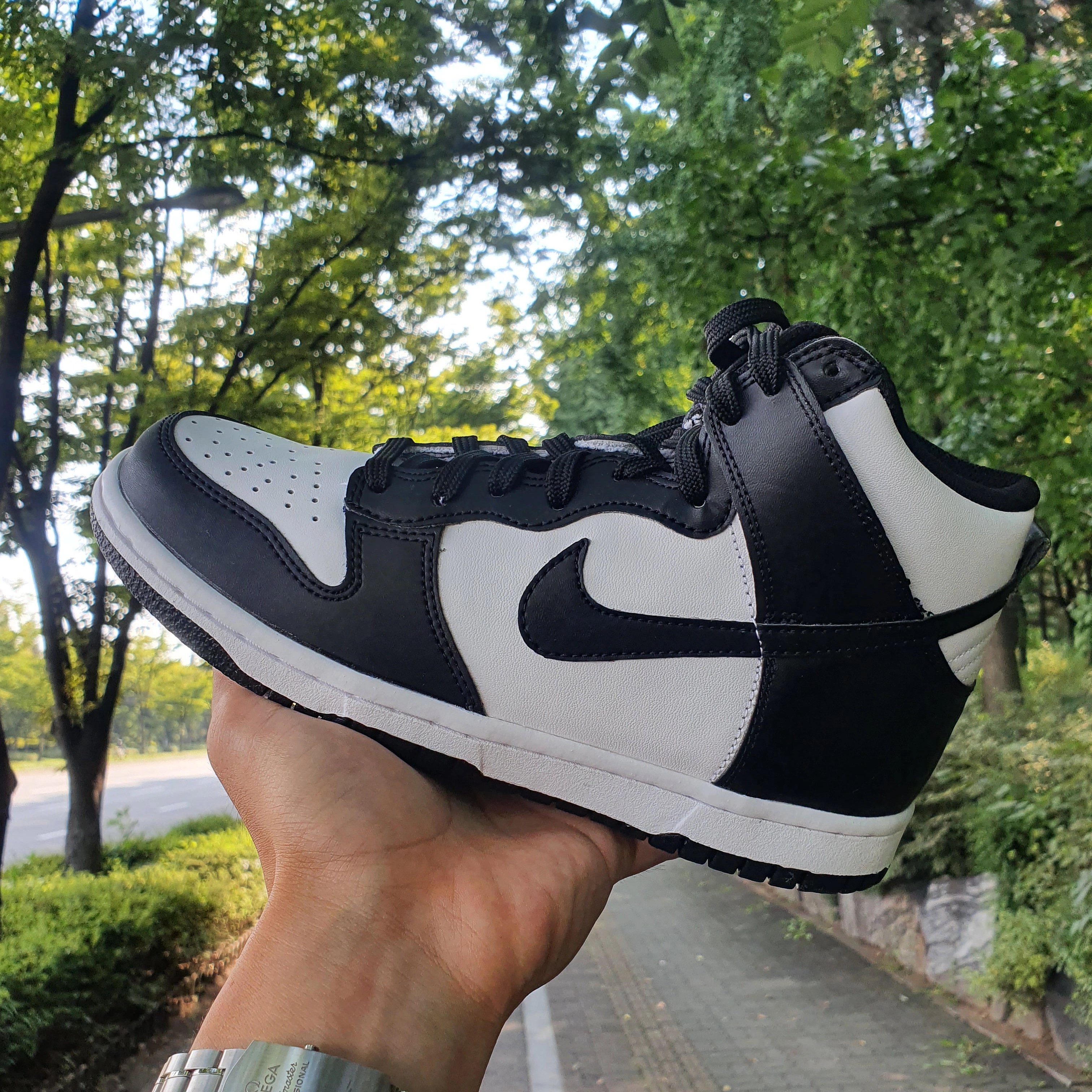 (GS) Nike Dunk High Black and White 착용 스타일