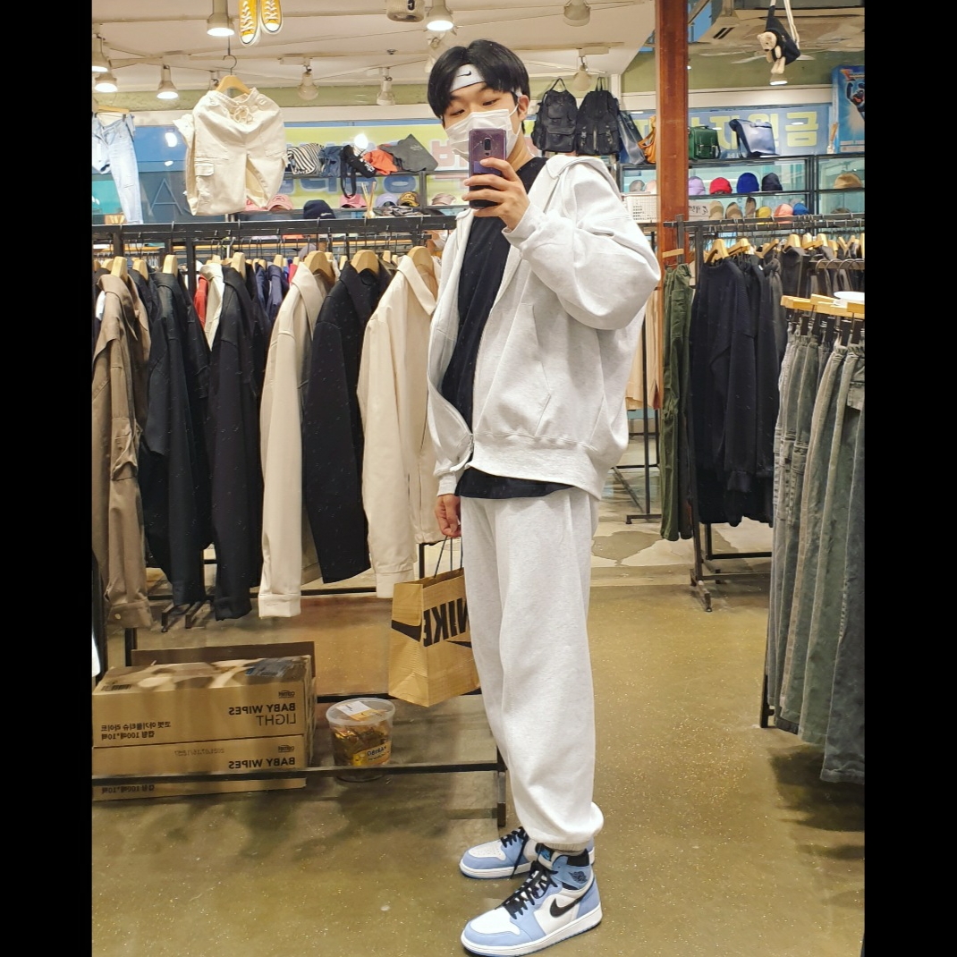 Jordan 1 Retro High OG University Blue 착용 스타일
