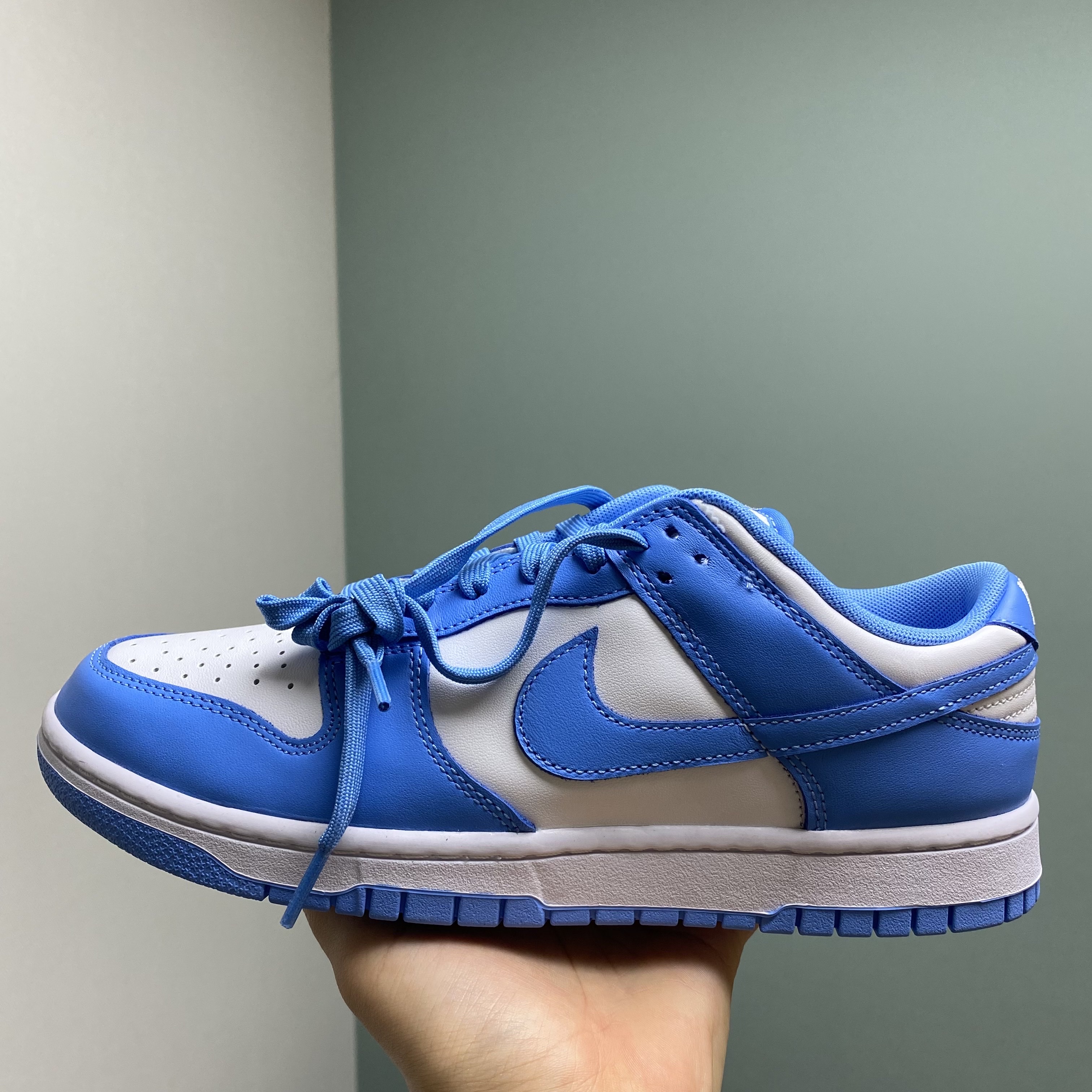 Nike Dunk Low Retro University Blue 착용 스타일 - 2