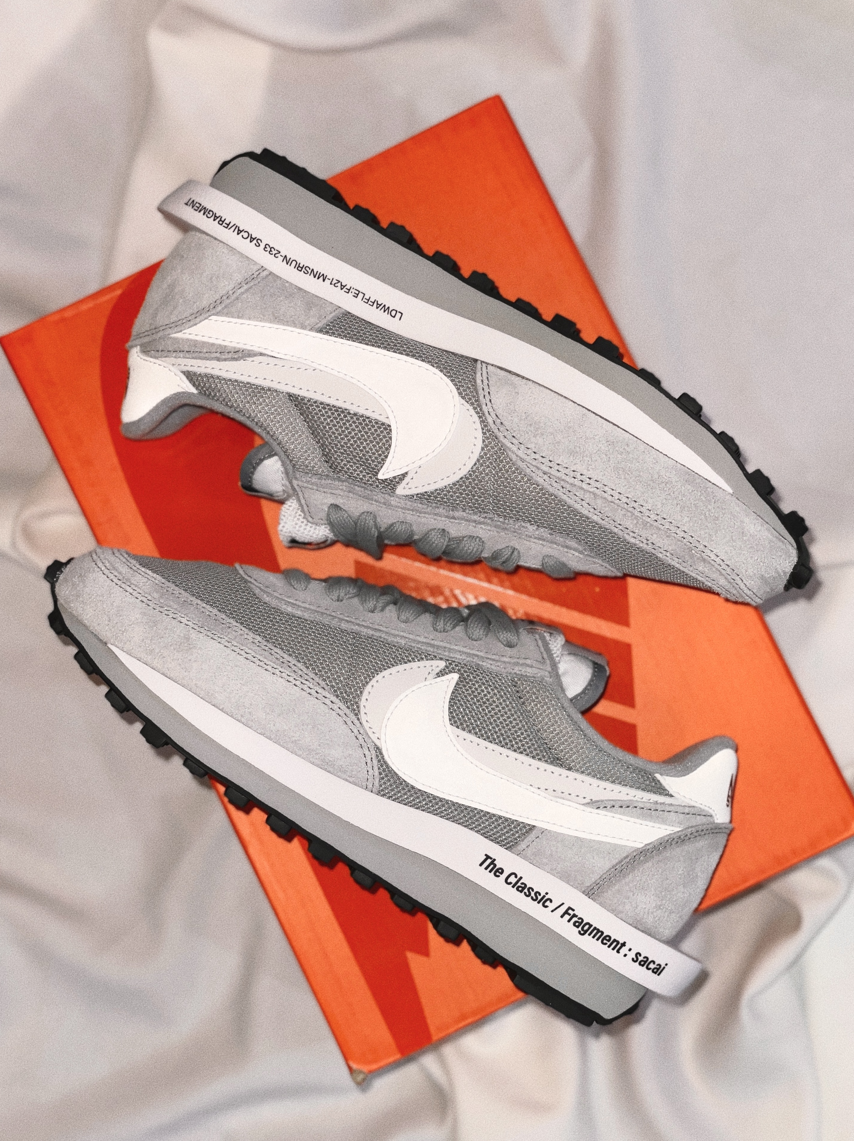 Nike x Sacai x Fragment LDWaffle Light Smoke Grey 착용 스타일 - 2