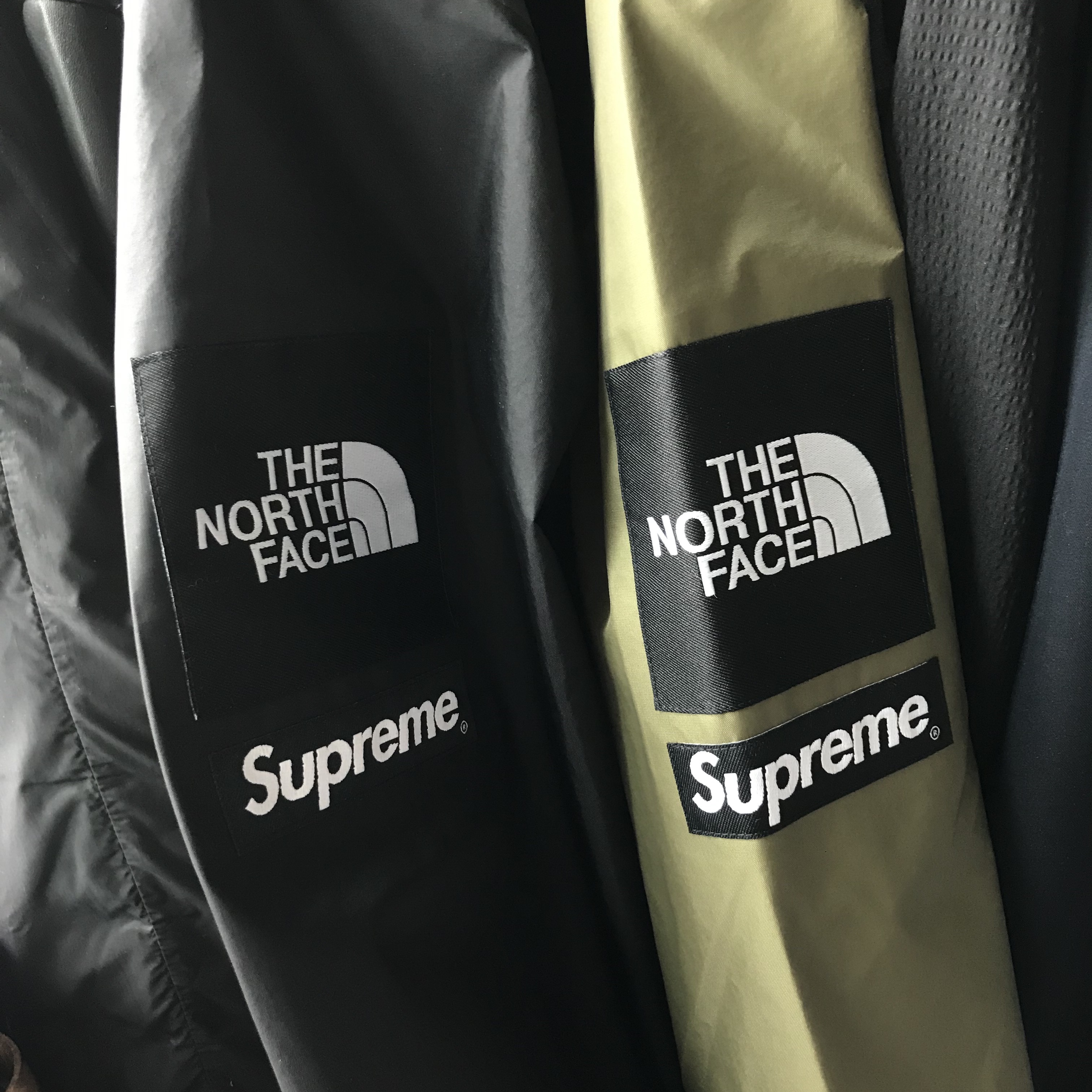 Supreme x The North Face Summit Series Outer Tape Seam Coaches Jacket Black - 21SS, Supreme x The North Face Summit Series Outer Tape Seam Coaches Jacket Olive - 21SS 착용 스타일
