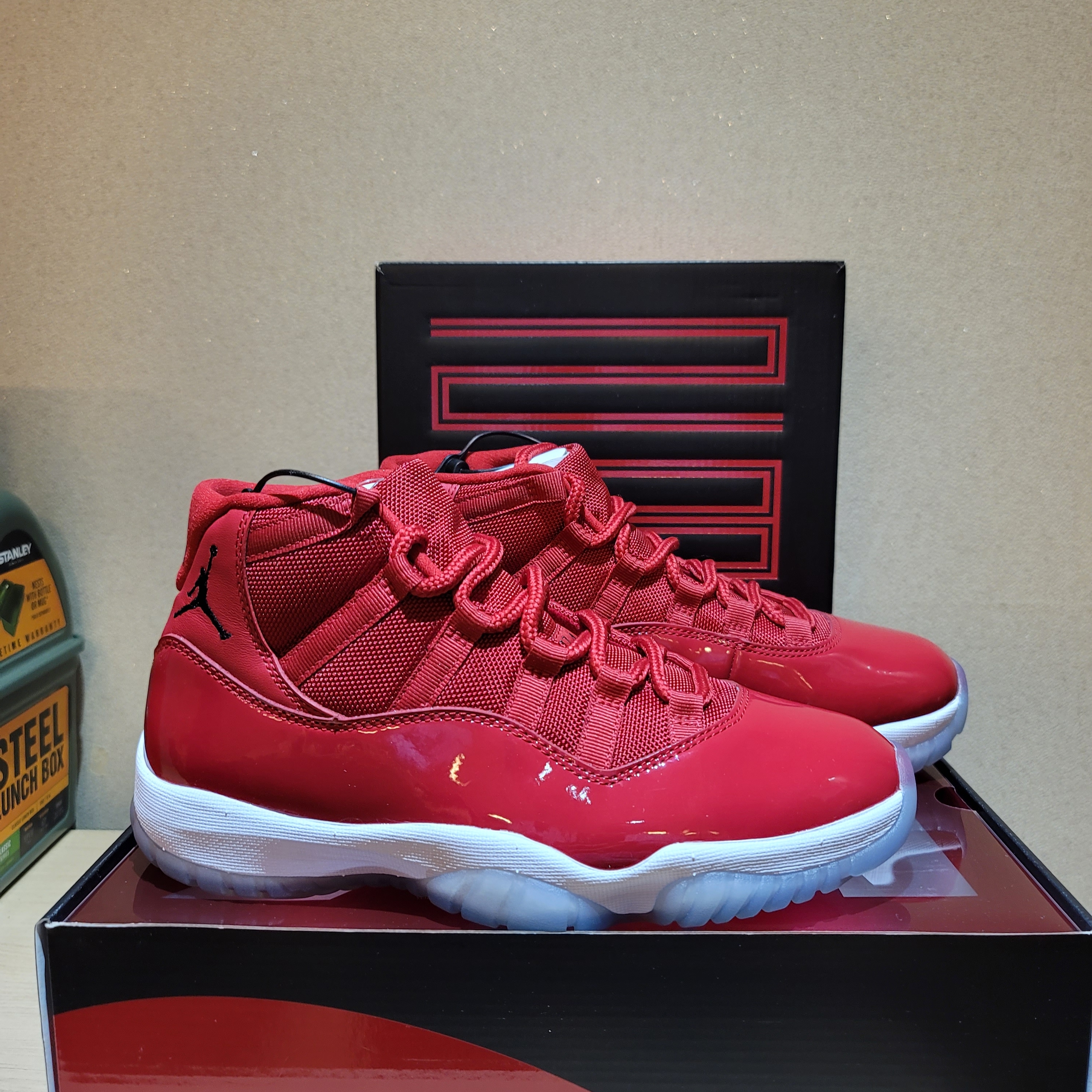 Jordan 11 Retro Win Like 96 Gym Red 착용 스타일 - 2