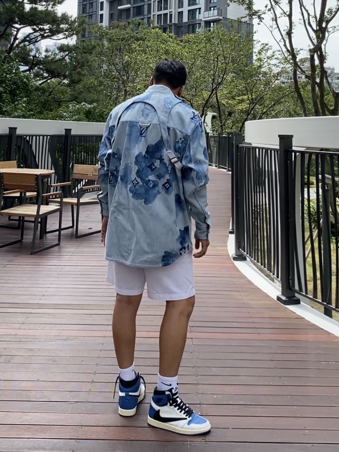 Jordan 1 x Travis Scott x Fragment Retro High OG SP Military Blue 착용 스타일 - 2