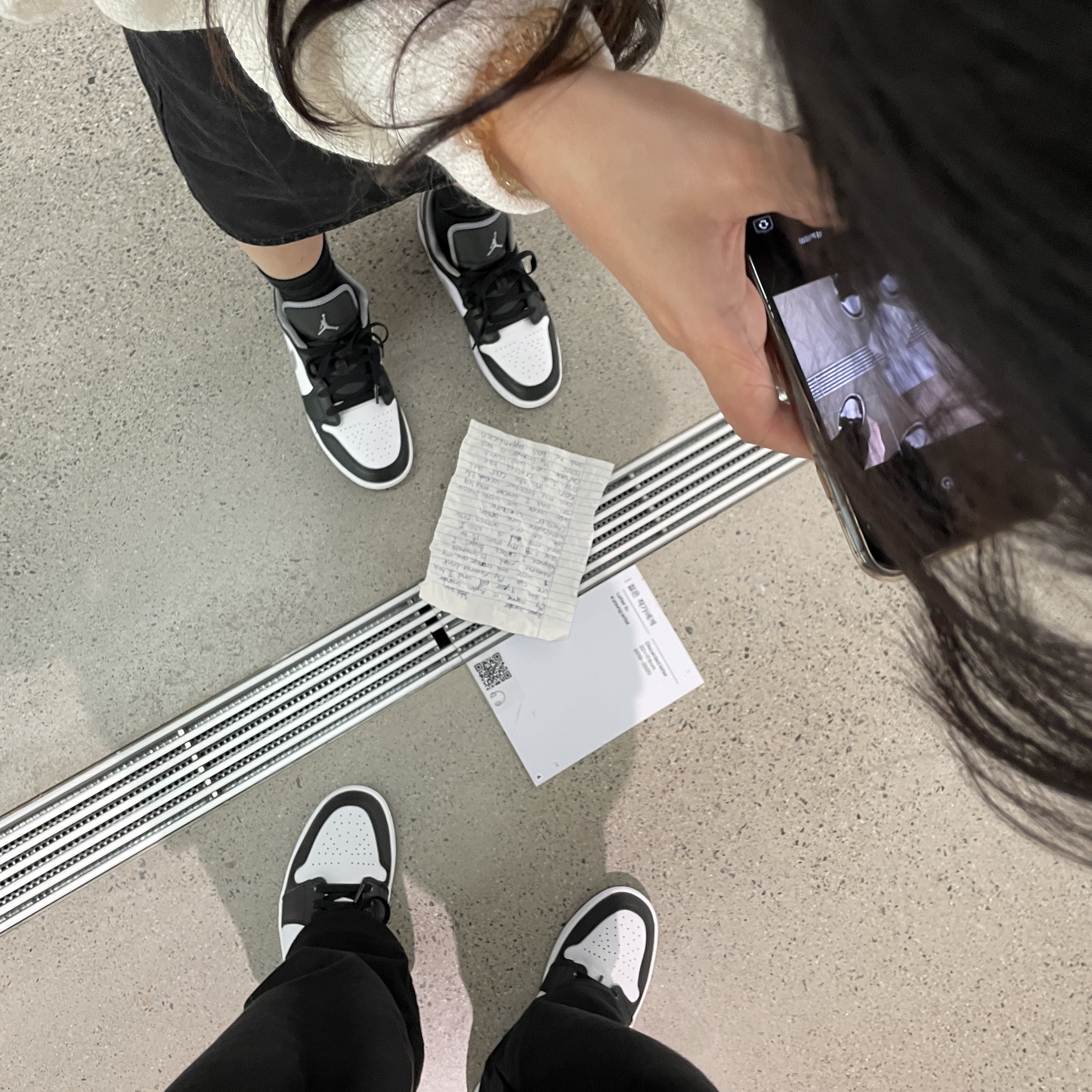 Jordan 1 Low Black Particle Grey, (GS) Jordan 1 Low Black Particle Grey 착용 스타일 - 1