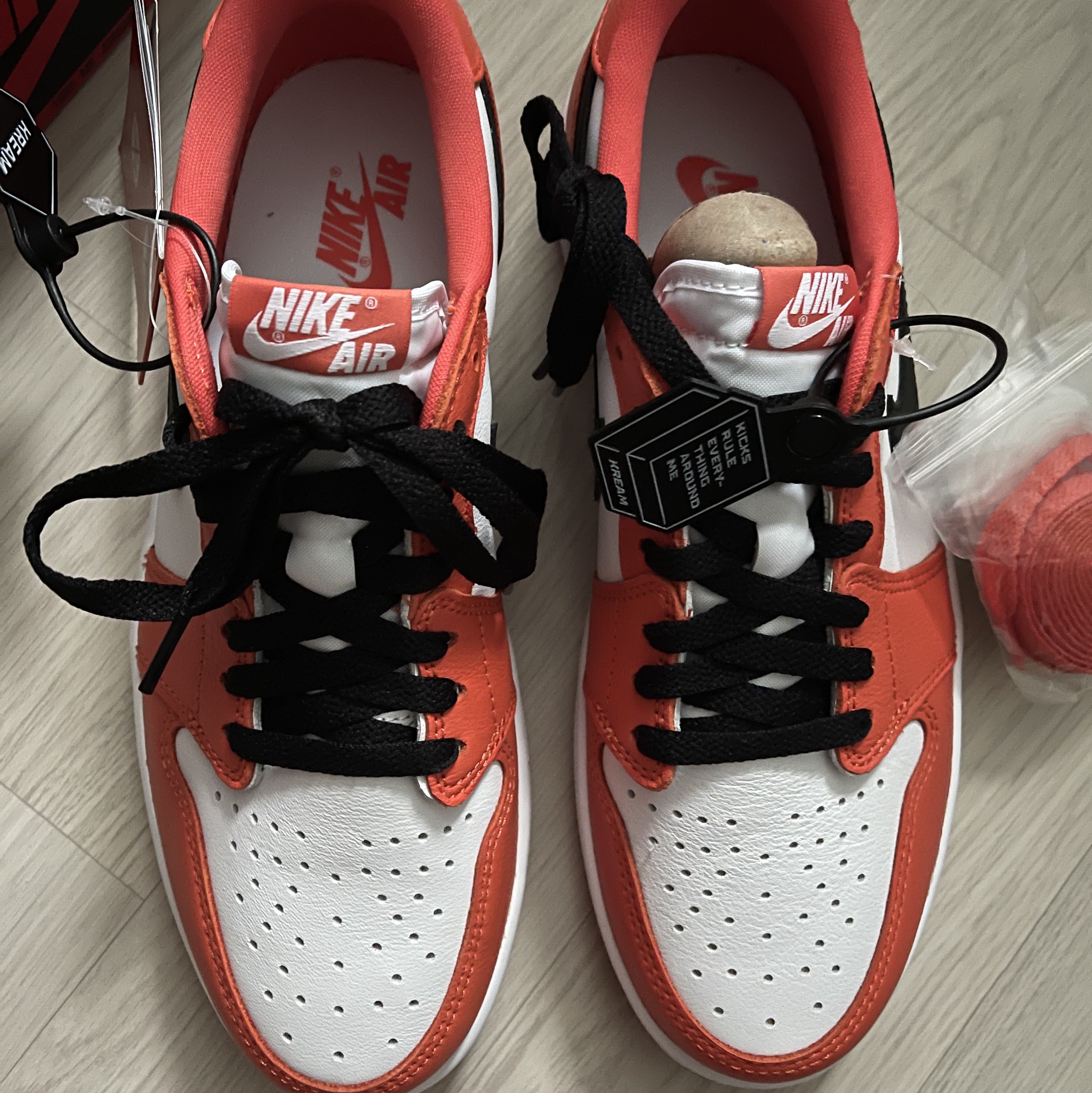 Jordan 1 Low OG Starfish 착용 스타일 - 1