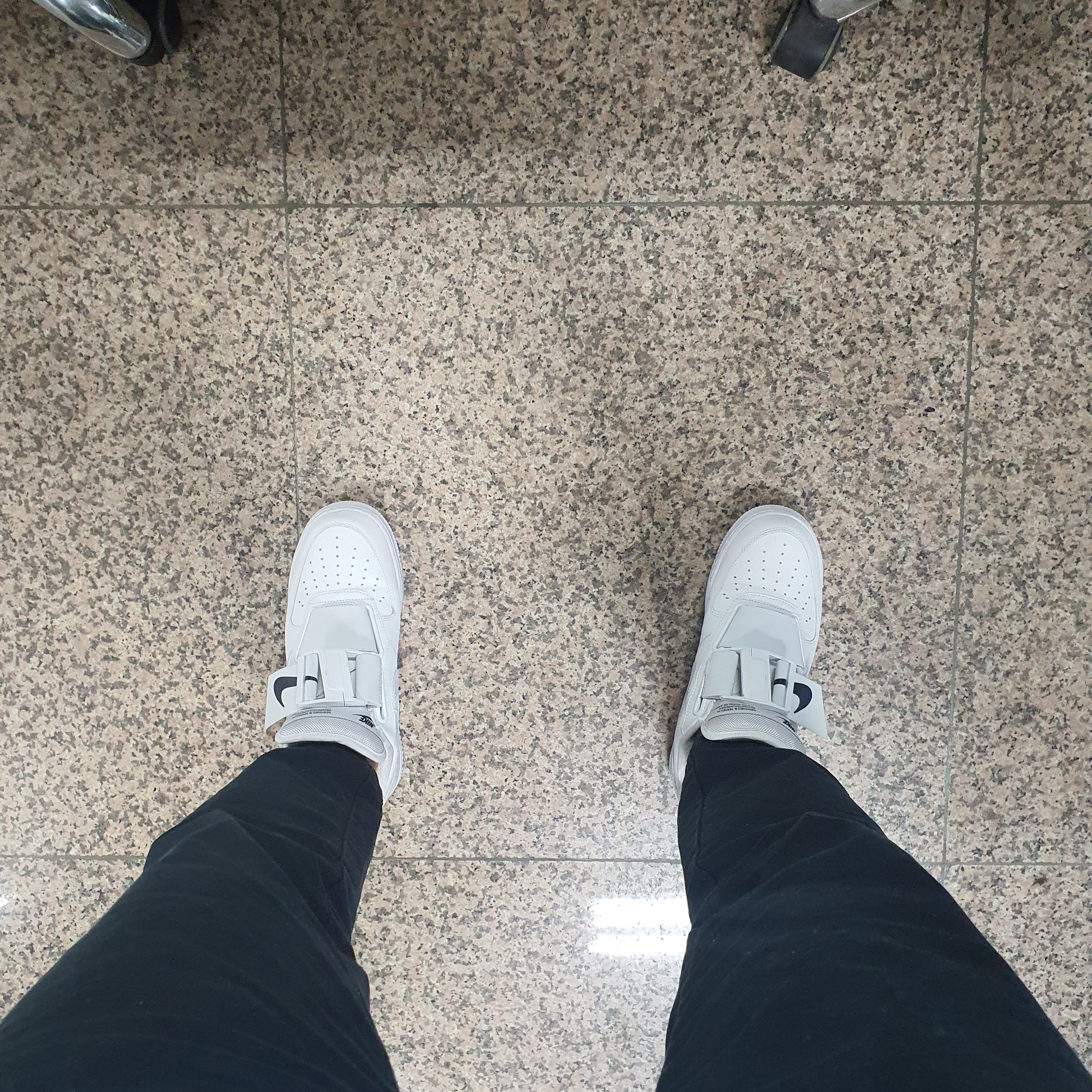 Nike Air Force 1 Utility White Black White Sole 착용 스타일 - 1