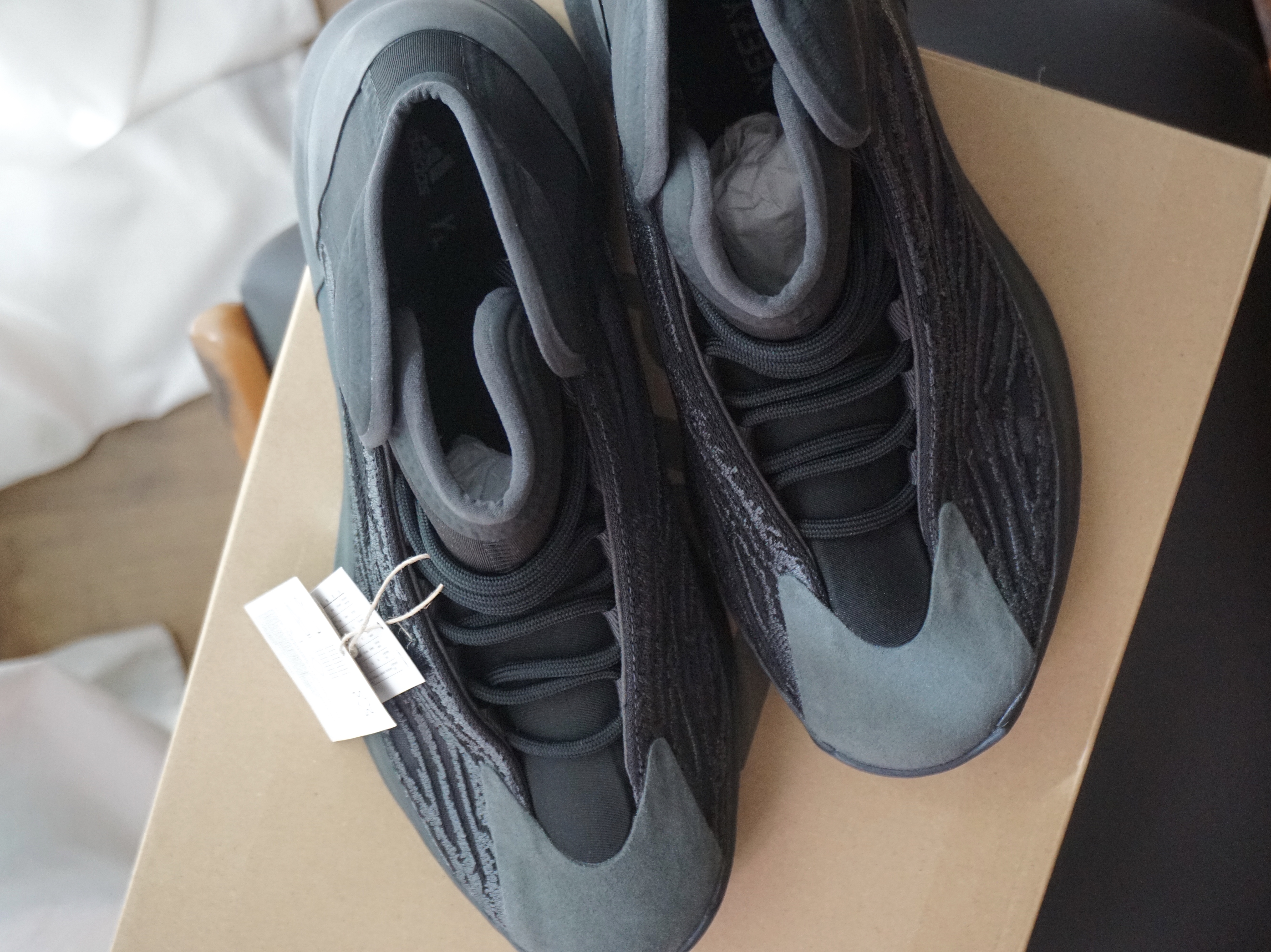 Adidas Yeezy QNTM Onyx 착용 스타일 - 3