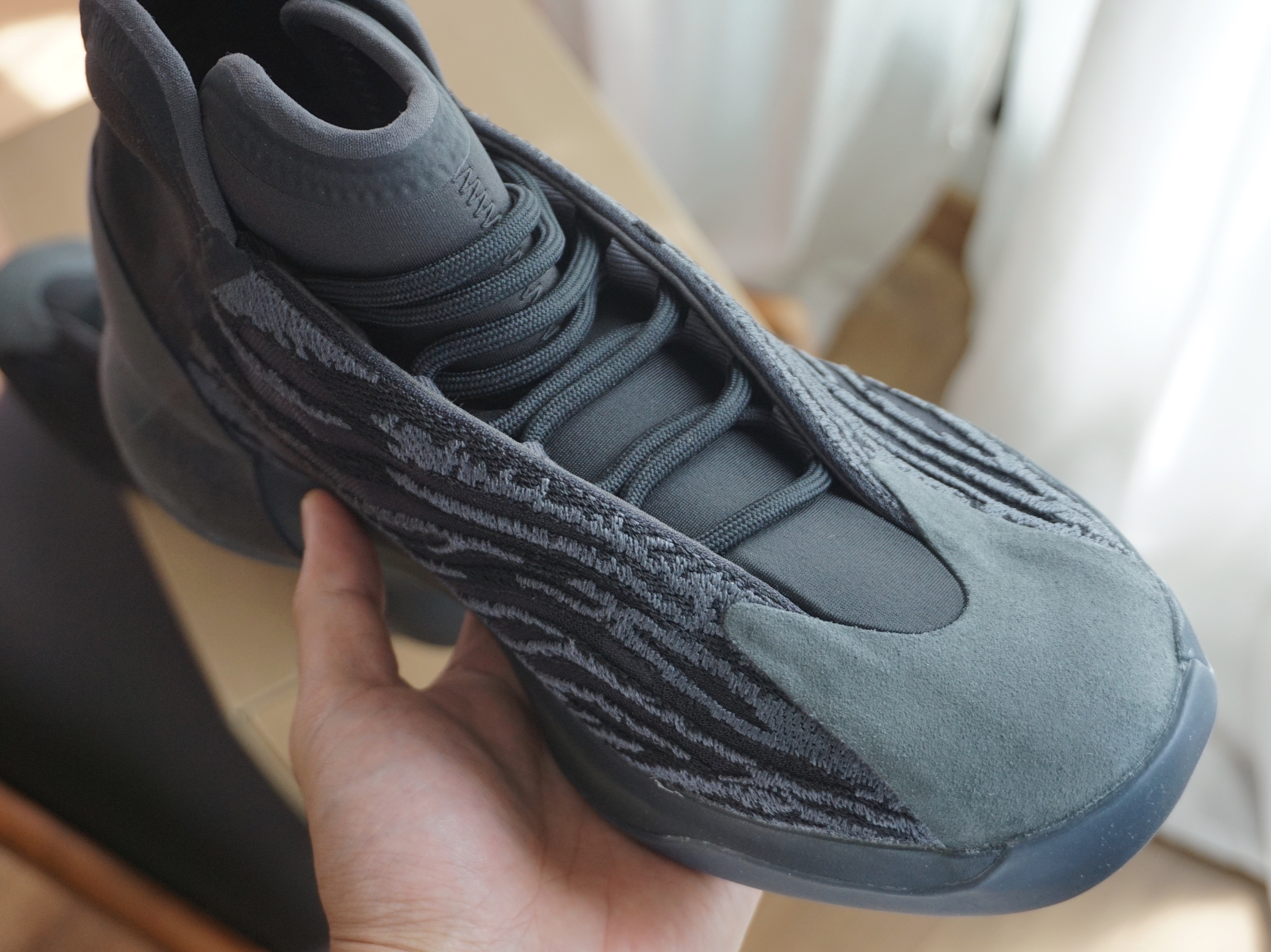 Adidas Yeezy QNTM Onyx 착용 스타일 - 4