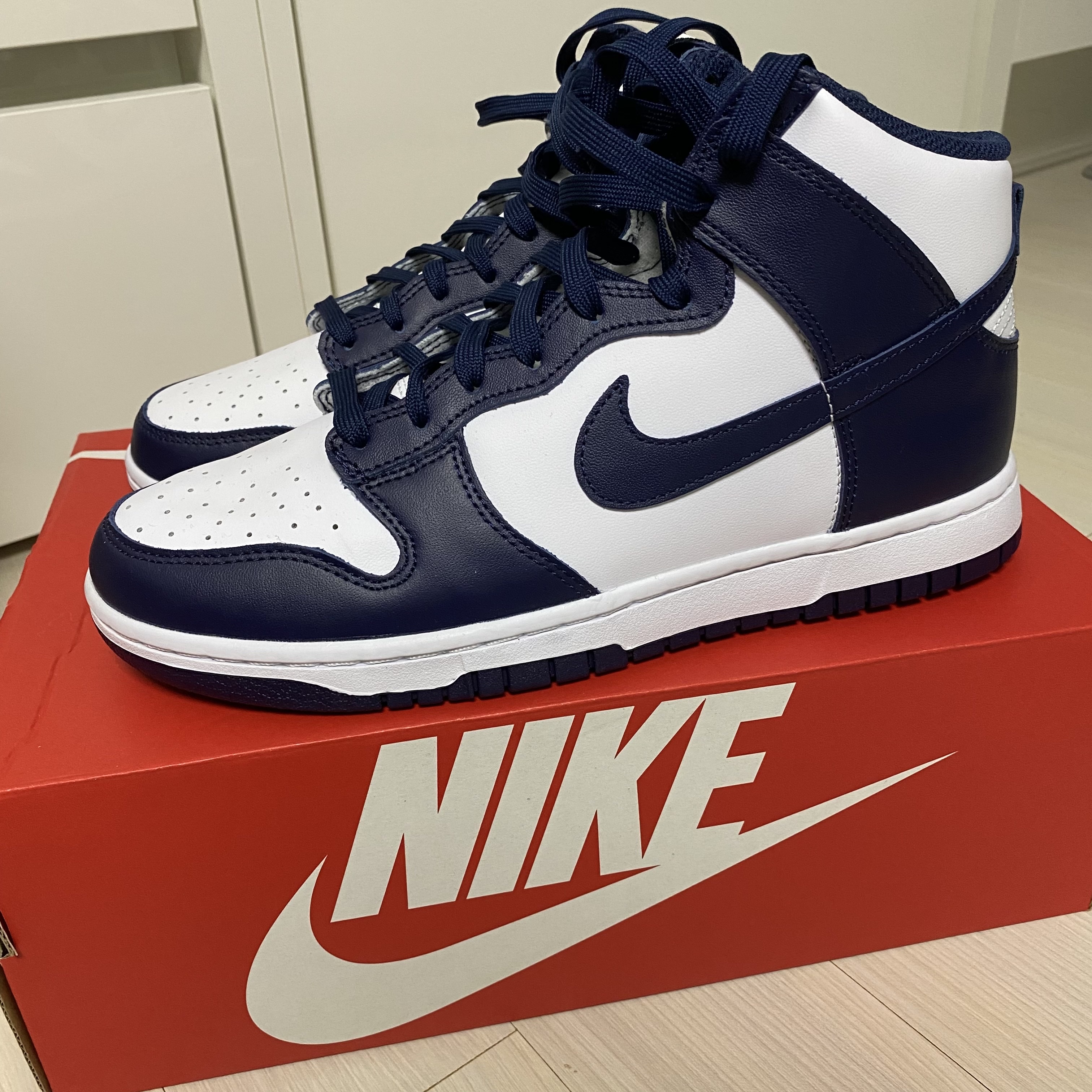 Nike Dunk High Retro Championship Navy 착용 스타일 - 2