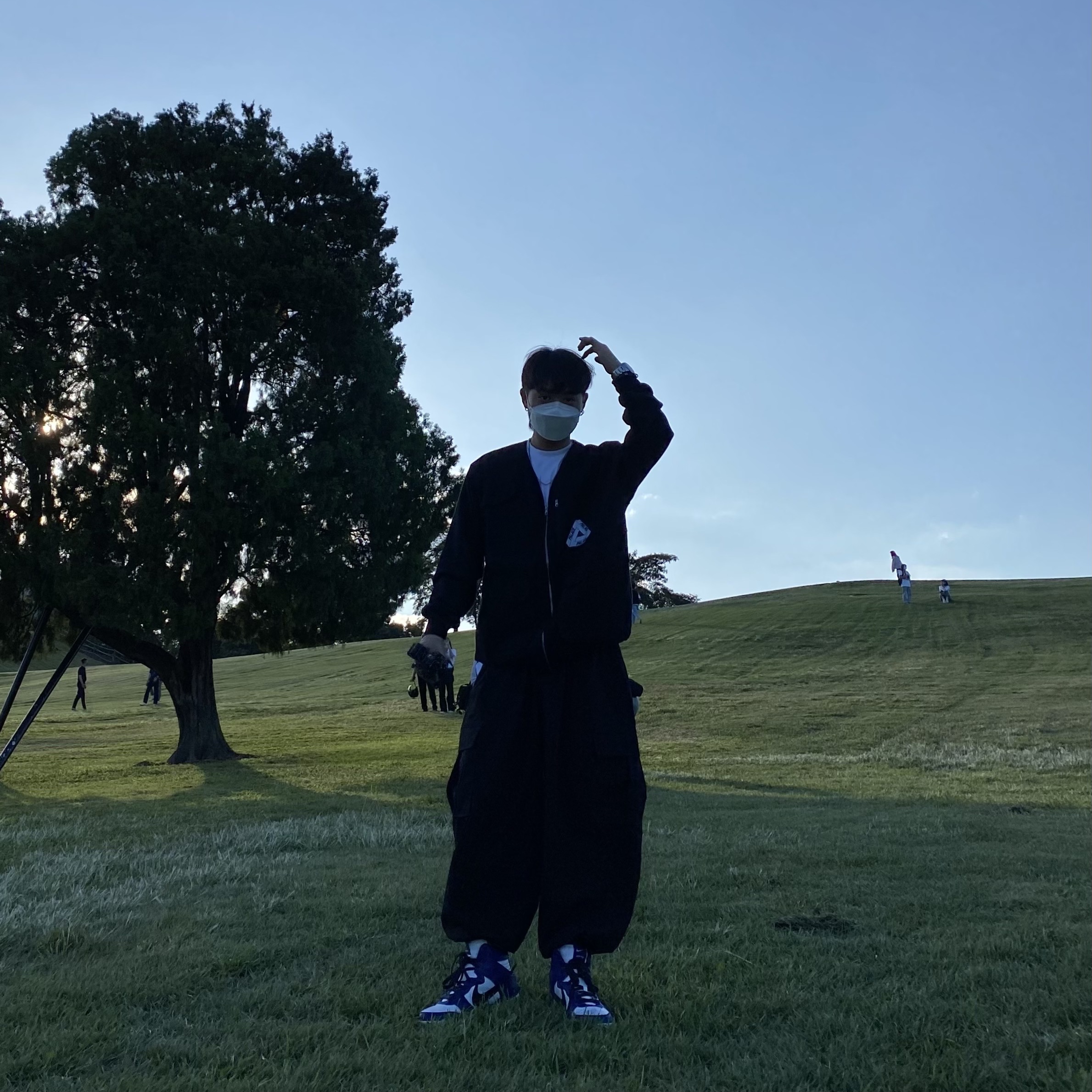 Nike x Ambush Dunk High Deep Royal Blue, Converse Chuck Taylor All Star Hi Leather Black 착용 스타일 - 1