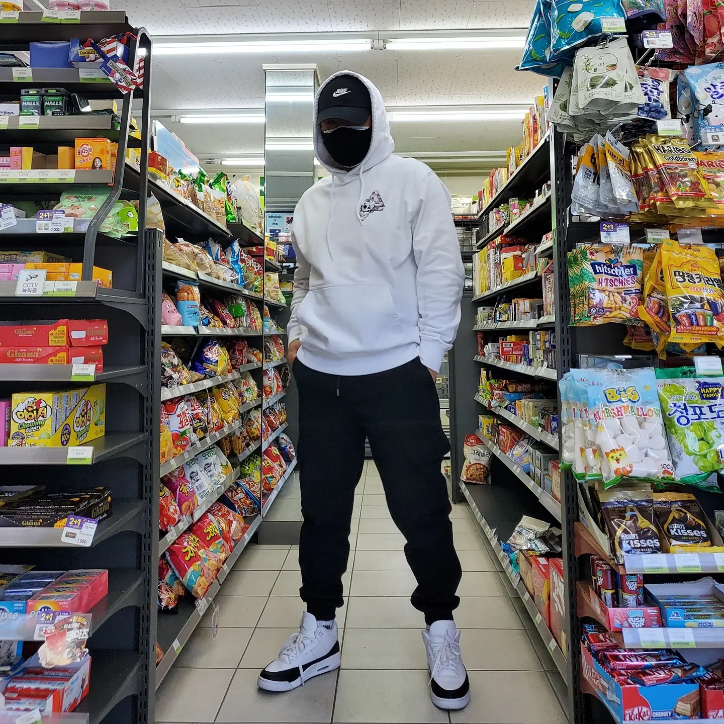 Palace Tri-Crusher Hood White - 20FW, Jordan 3 x Fragment Retro SP White Black 착용 스타일 - 1