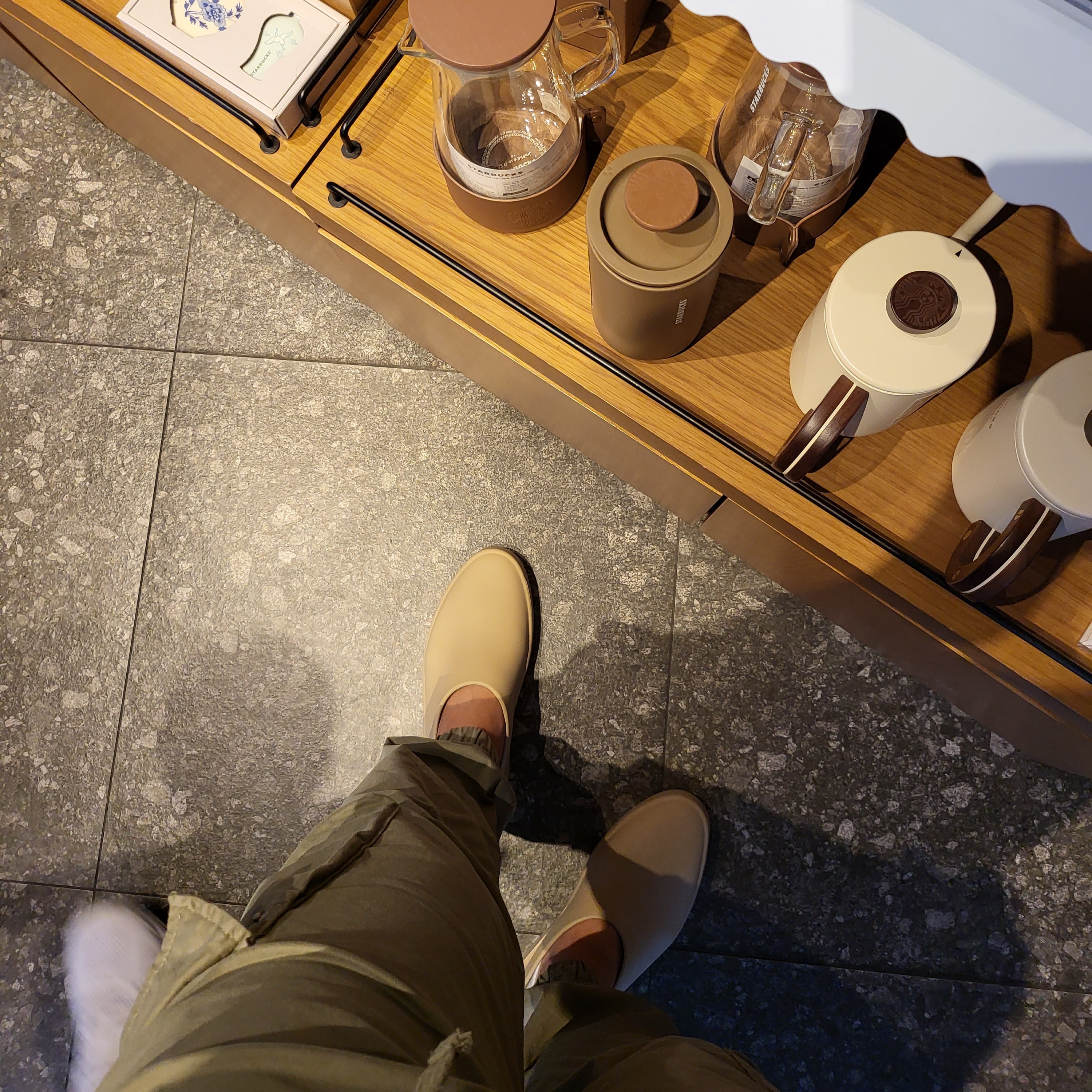 Fear of God The California Almond 착용 스타일