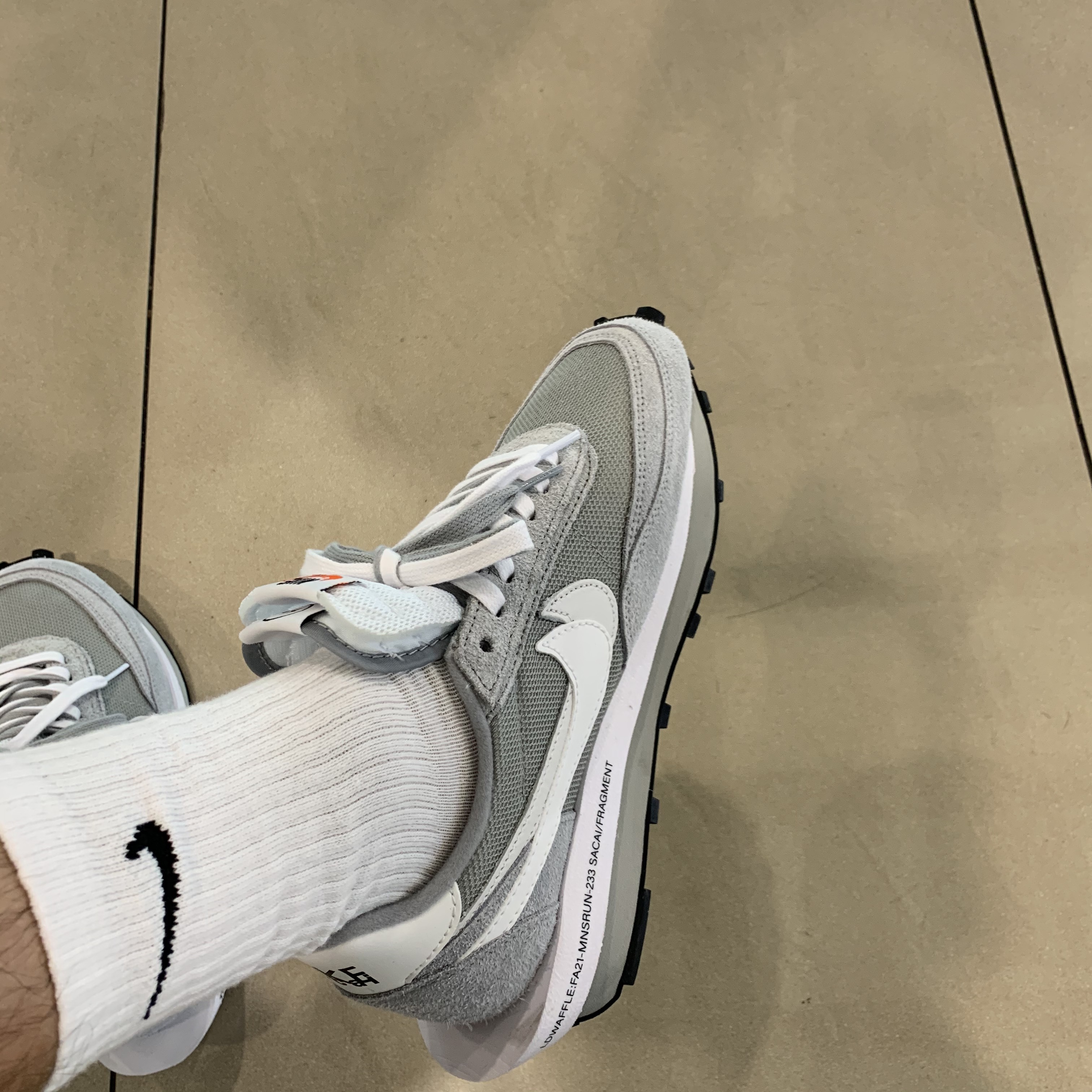 Nike x Sacai x Fragment LDWaffle Light Smoke Grey 착용 스타일