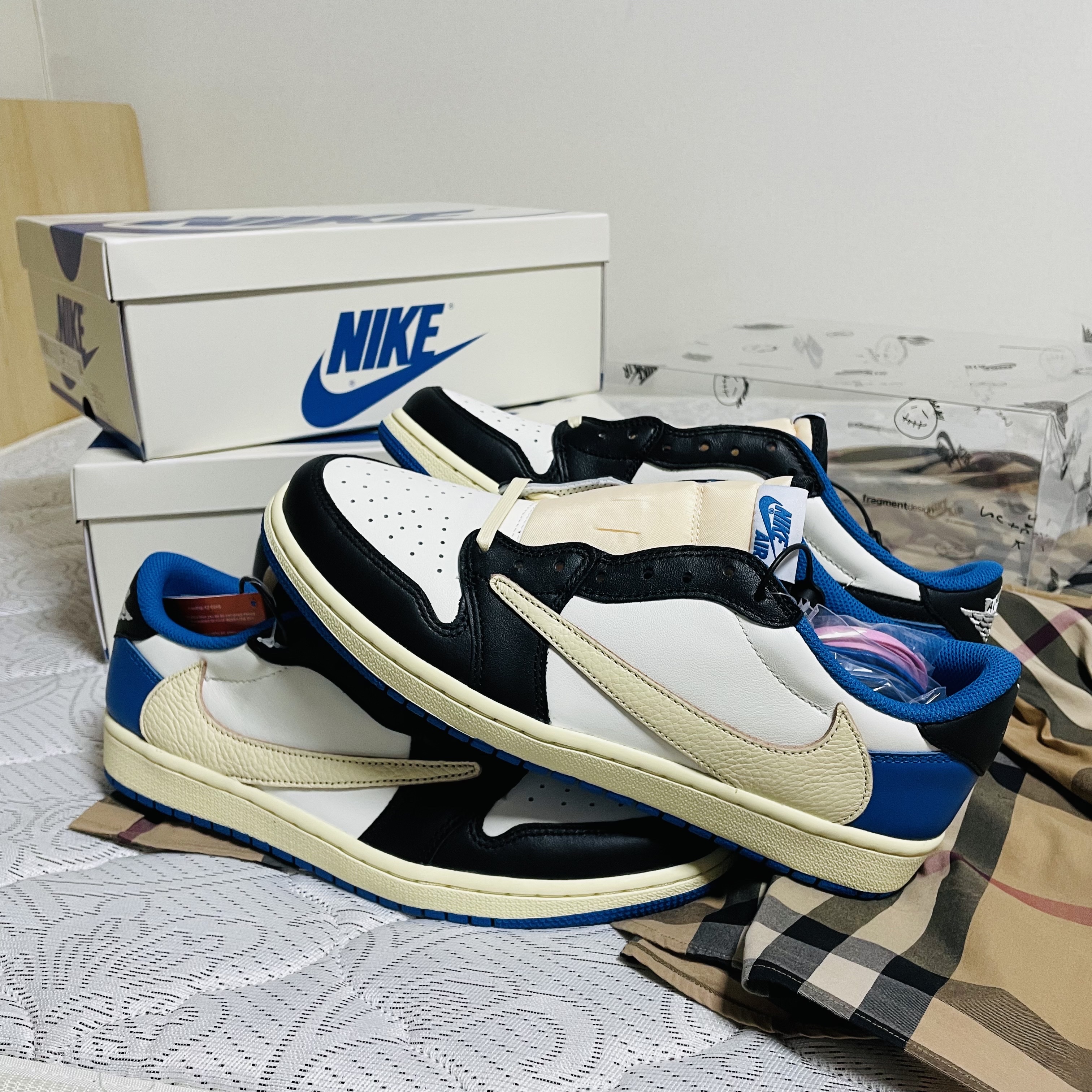 Jordan 1 x Travis Scott x Fragment Retro Low OG SP Military Blue 착용 스타일 - 2